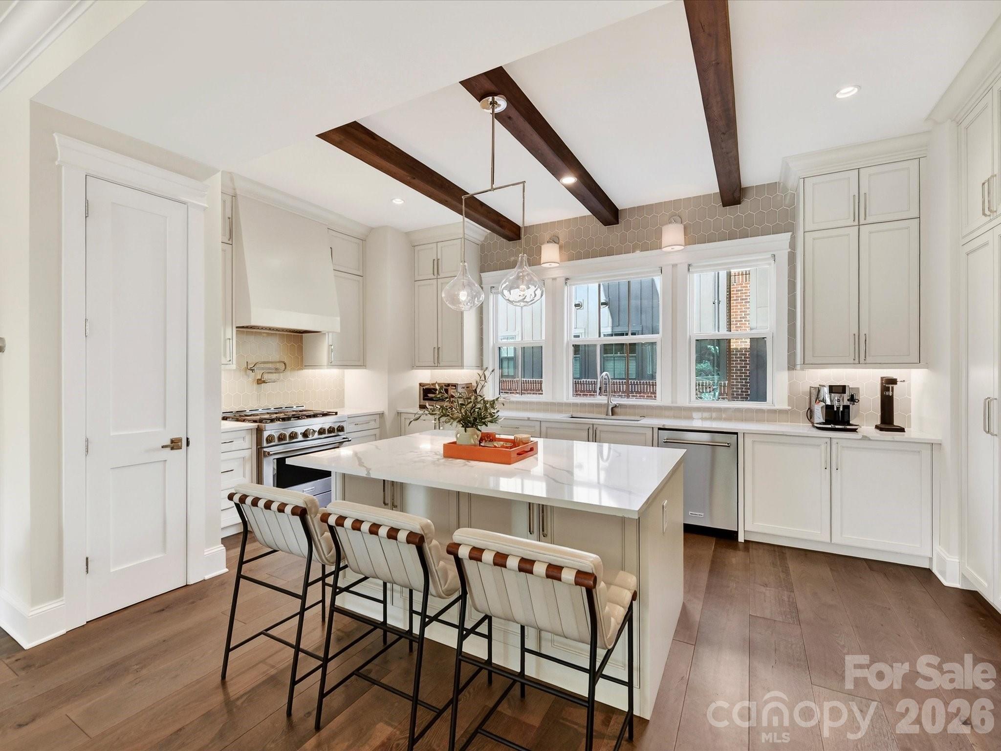 3074 Selwyn Avenue — Charlotte