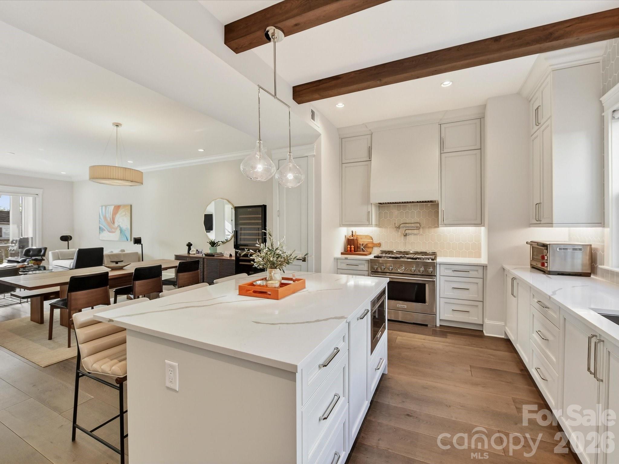 3074 Selwyn Avenue — Charlotte