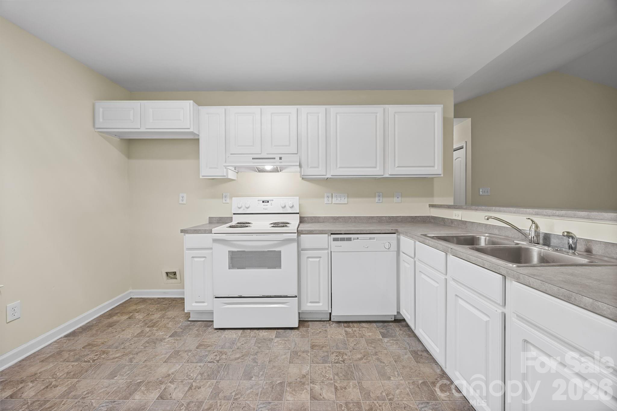 2246 Sunset Boulevard — Charlotte