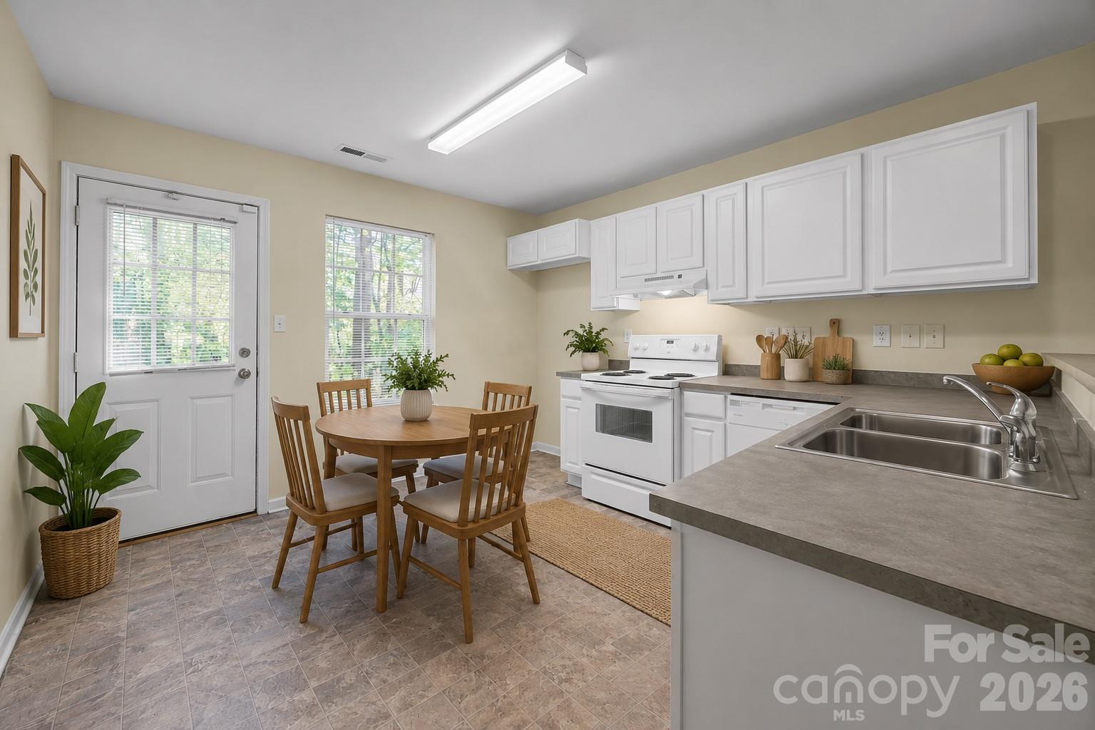 2246 Sunset Boulevard — Charlotte
