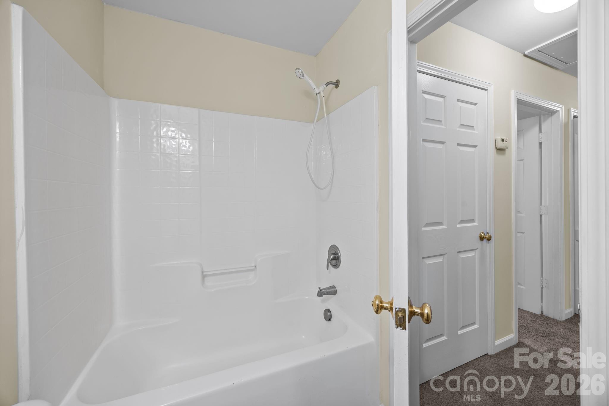 2246 Sunset Boulevard — Charlotte