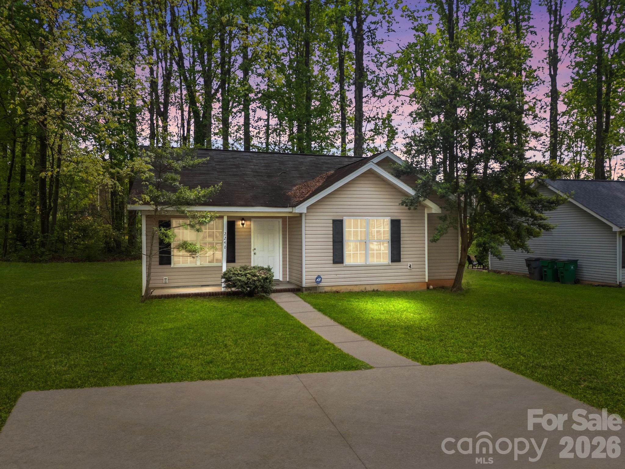 2246 Sunset Boulevard — Charlotte