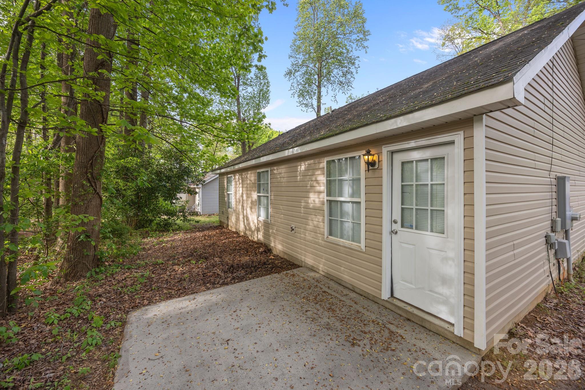 2246 Sunset Boulevard — Charlotte