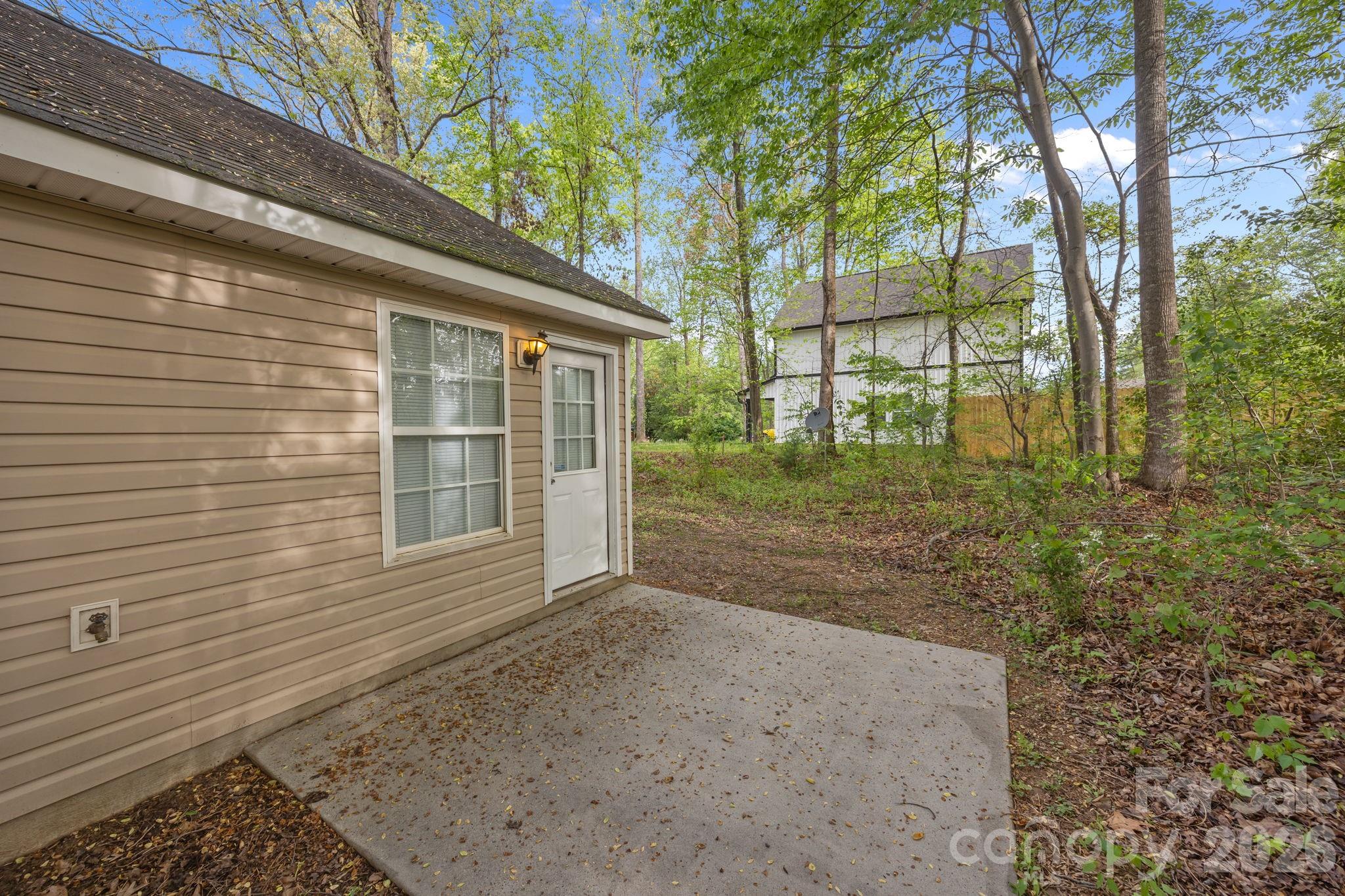 2246 Sunset Boulevard — Charlotte
