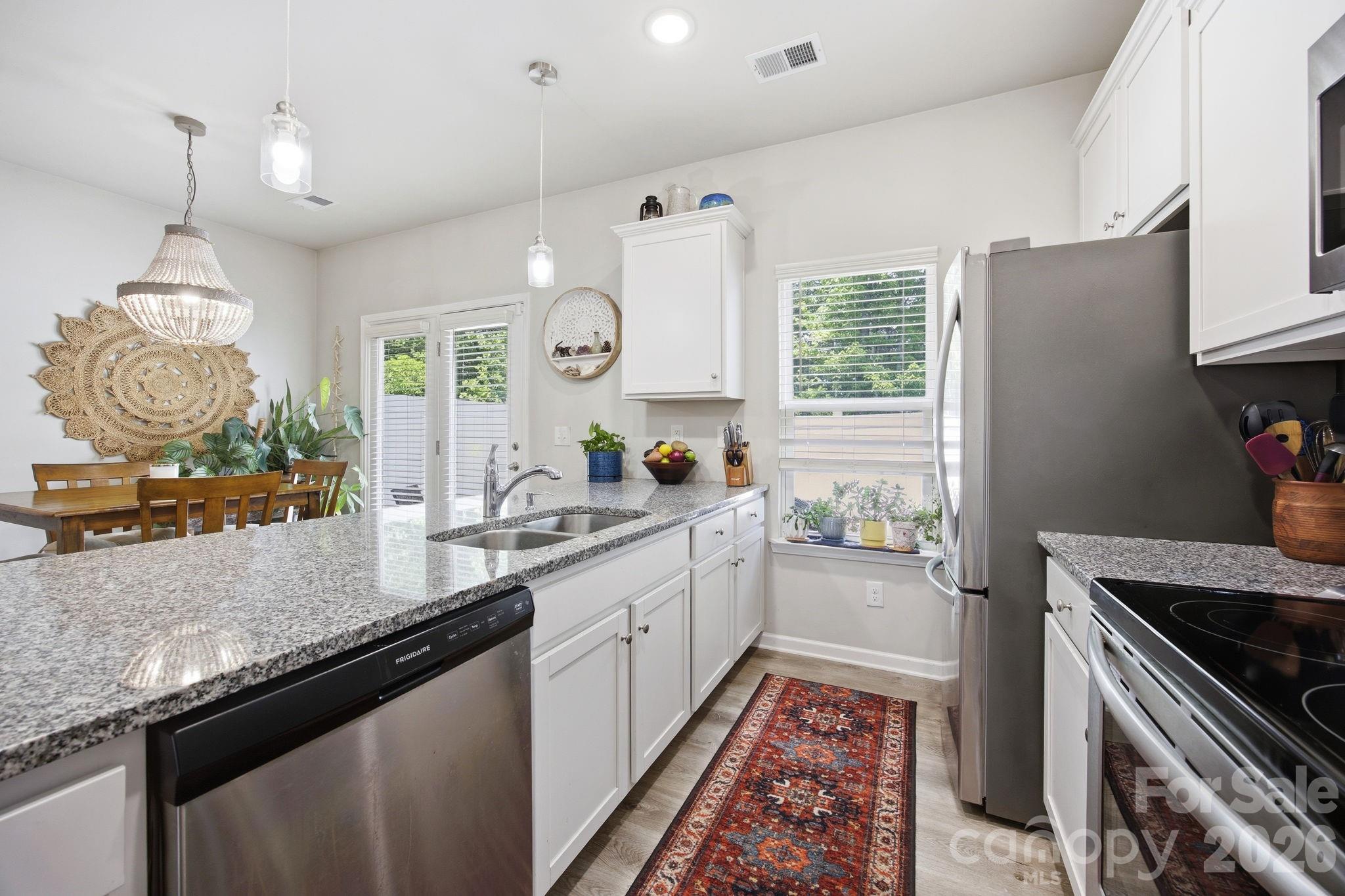 10041 Brittondale Lane — Charlotte
