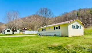 1638 Hughes Gap Road — Bakersville