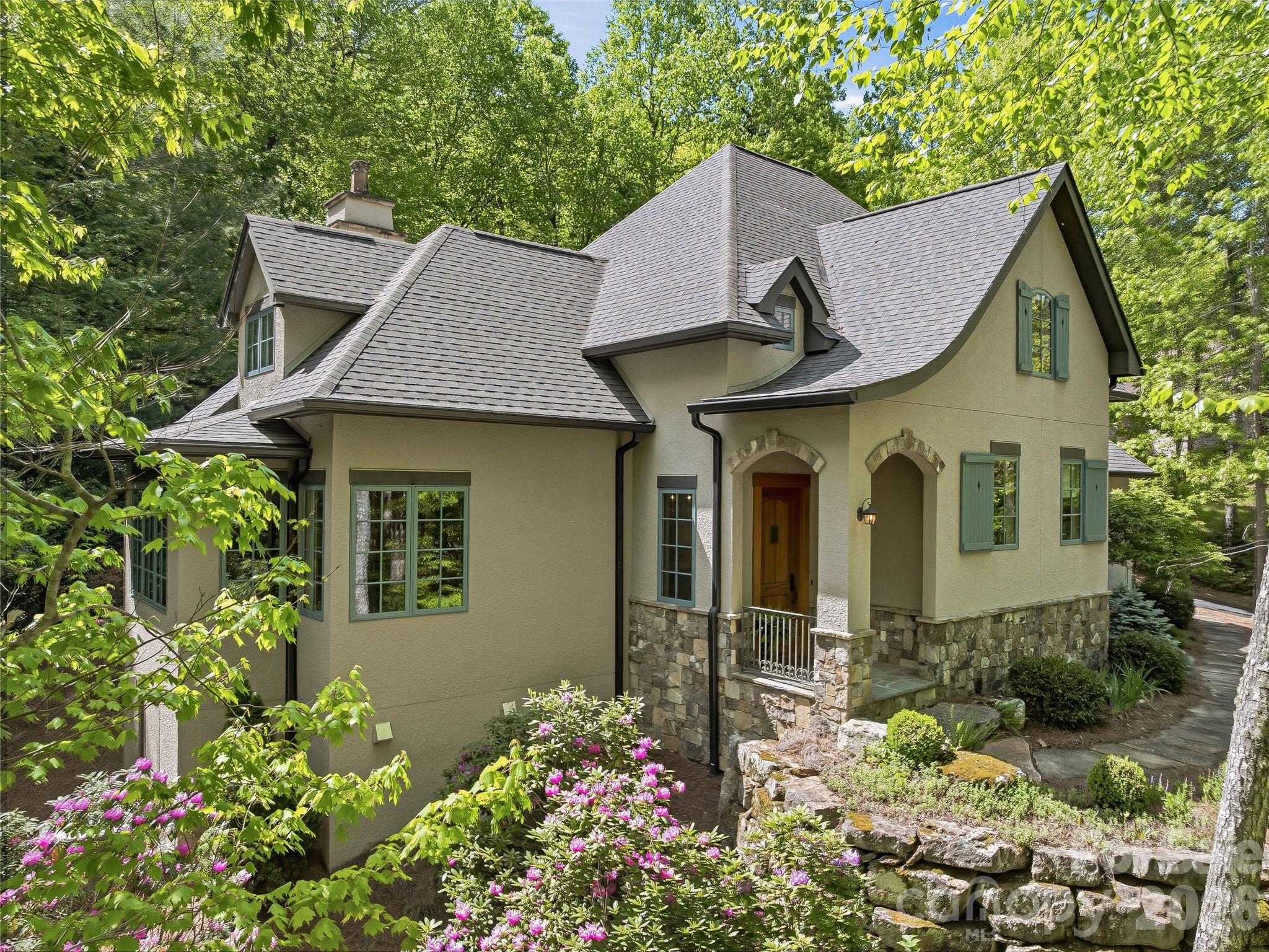 732 Streamside Drive — Arden