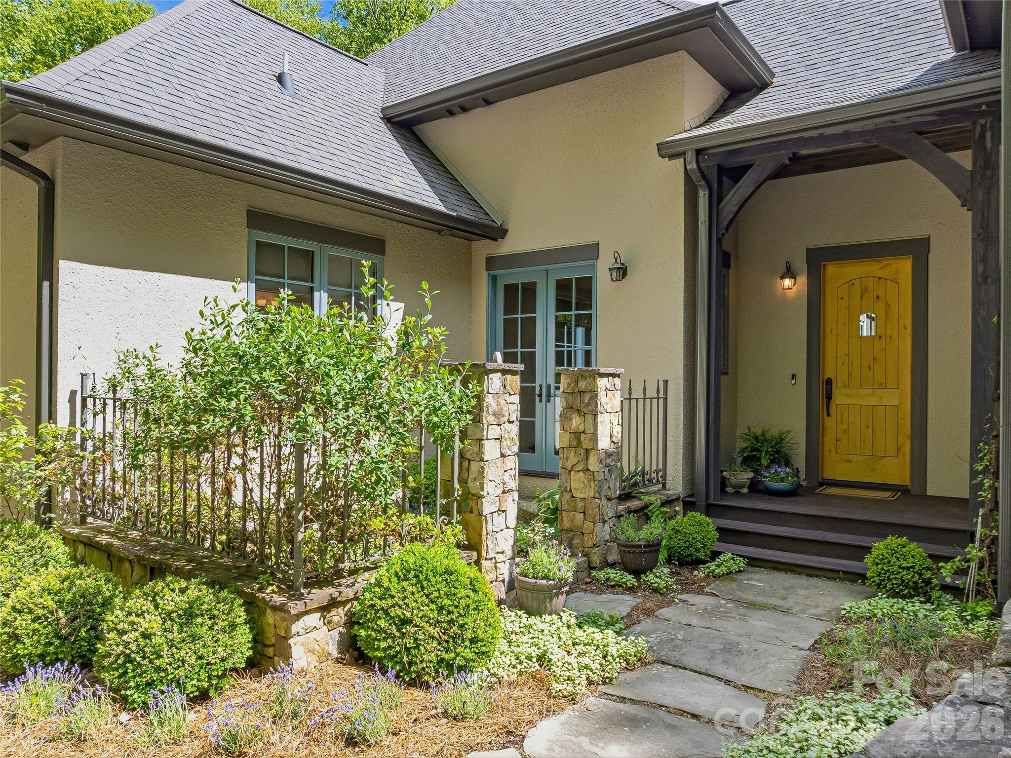 732 Streamside Drive — Arden