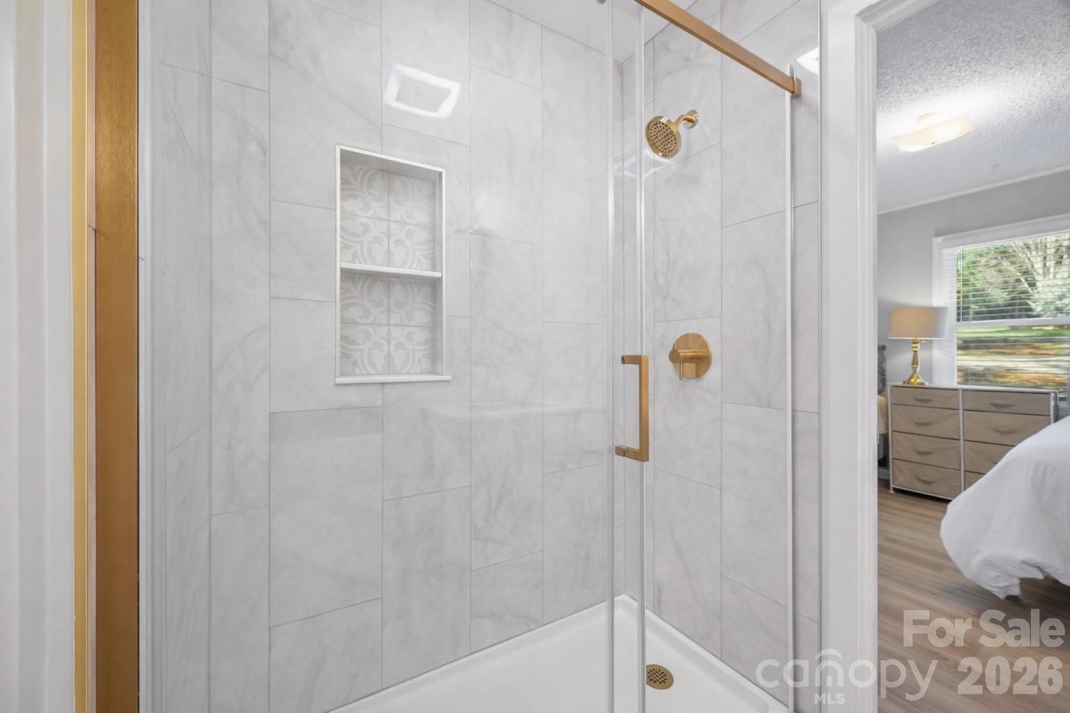 5280 Masons Ferry Road — Clover