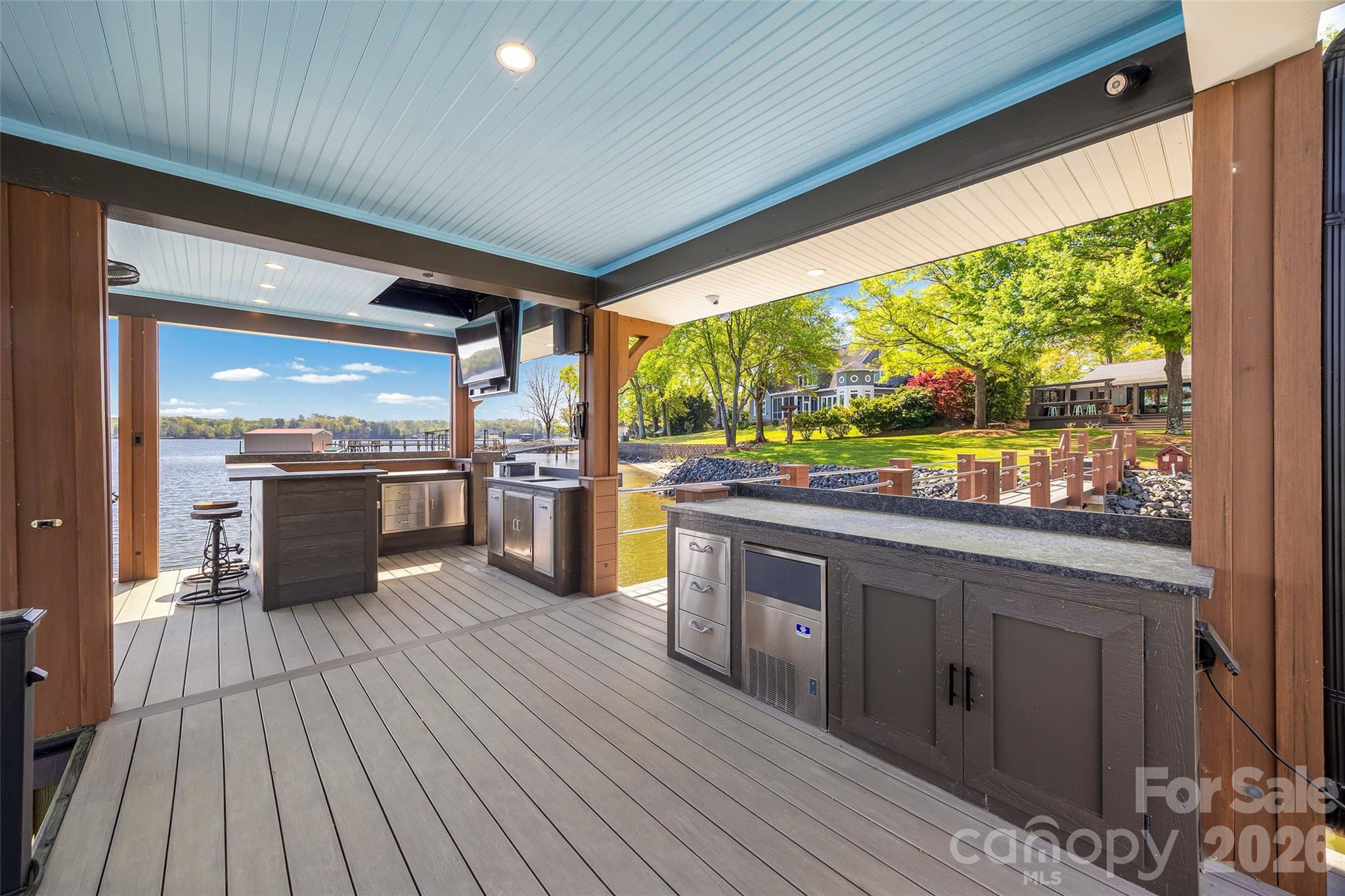 5280 Masons Ferry Road — Clover