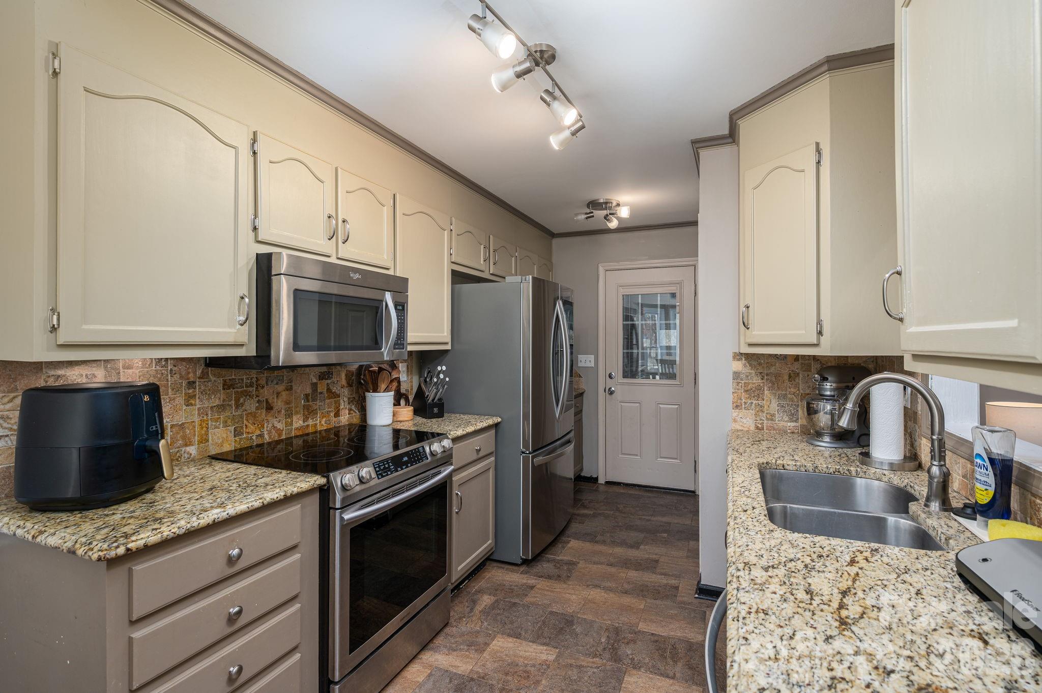 335 Cape Breton Trail — Gastonia