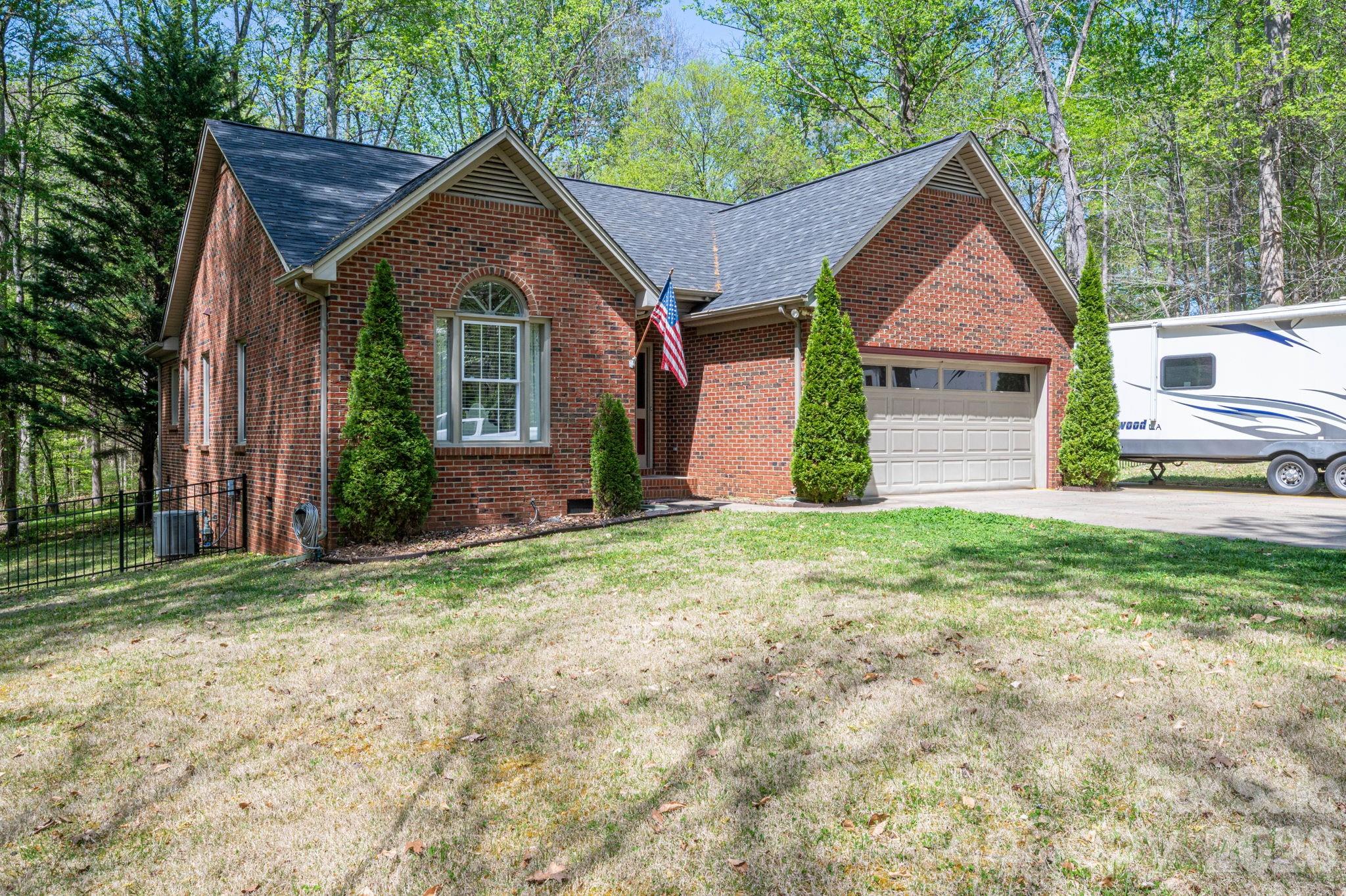 335 Cape Breton Trail — Gastonia
