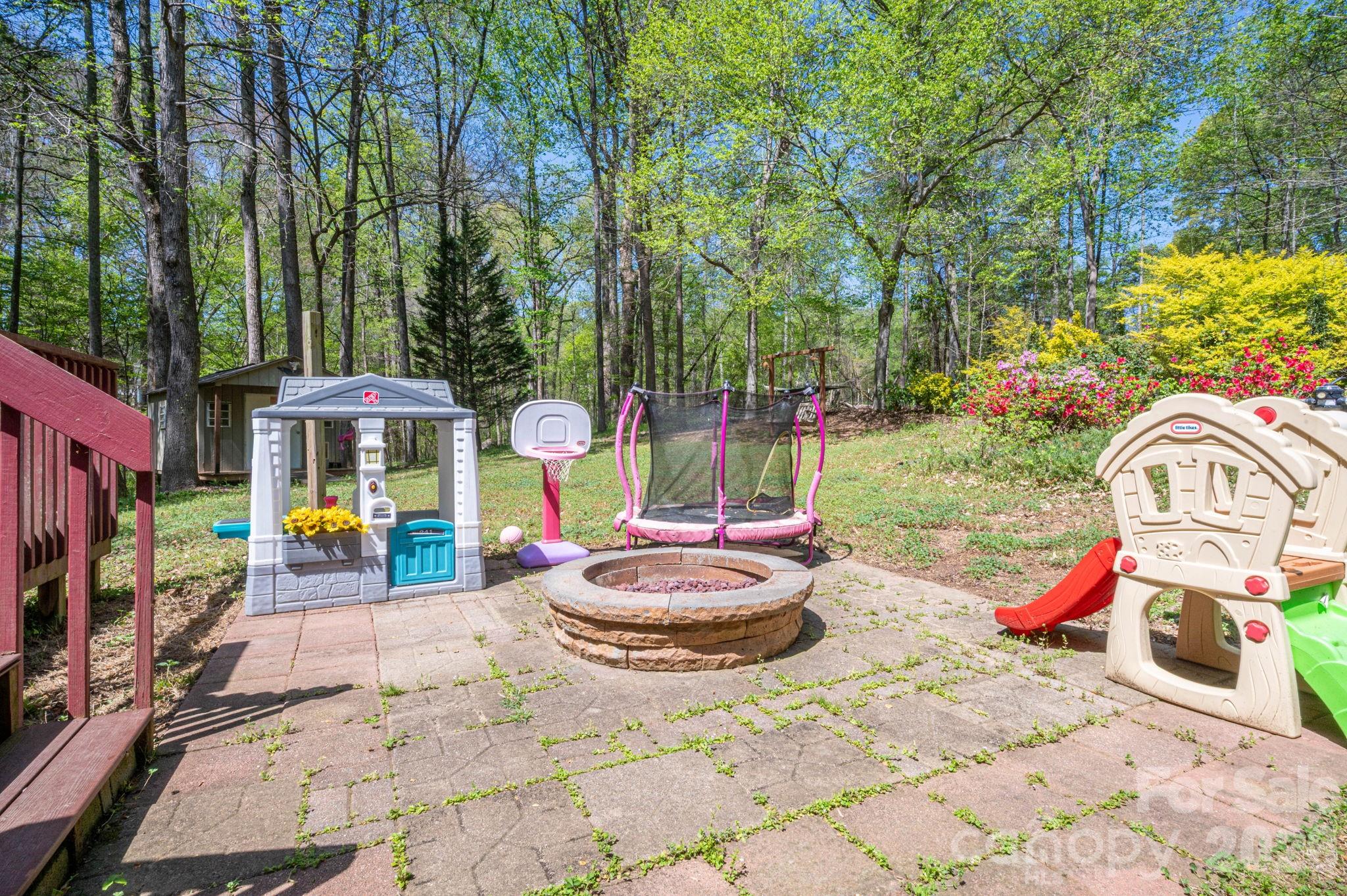 335 Cape Breton Trail — Gastonia