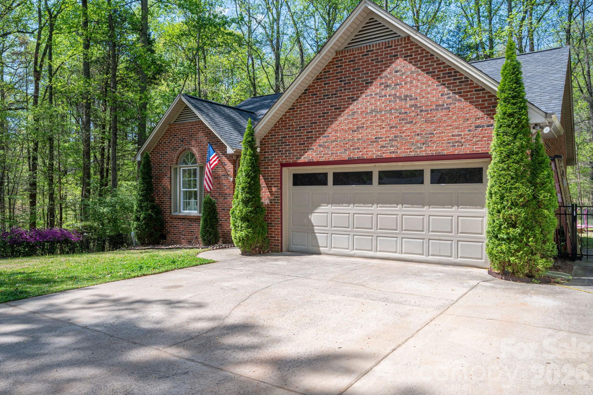 335 Cape Breton Trail — Gastonia