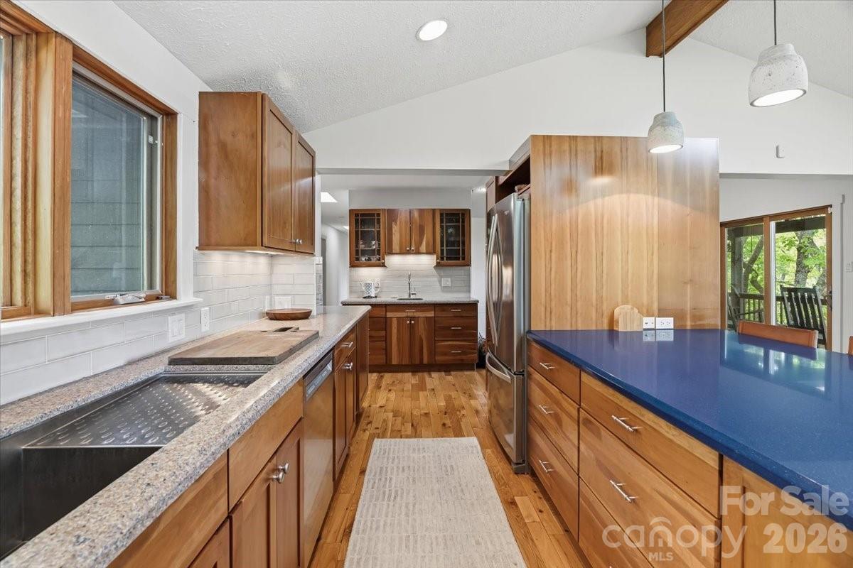 100 Gold Creek Crossing — Black Mountain