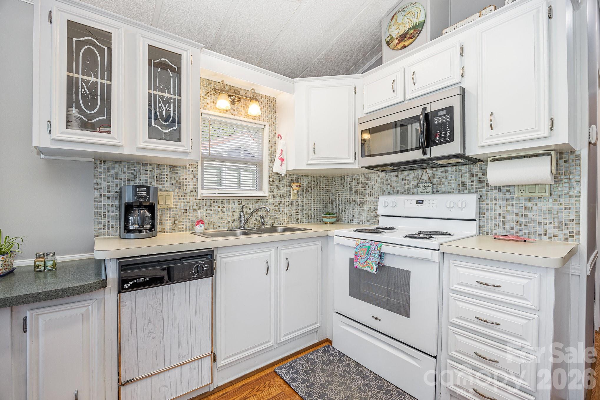 125 Maple Street — New London