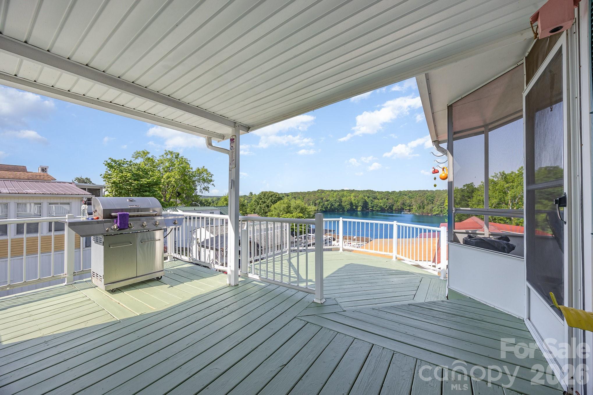 125 Maple Street — New London