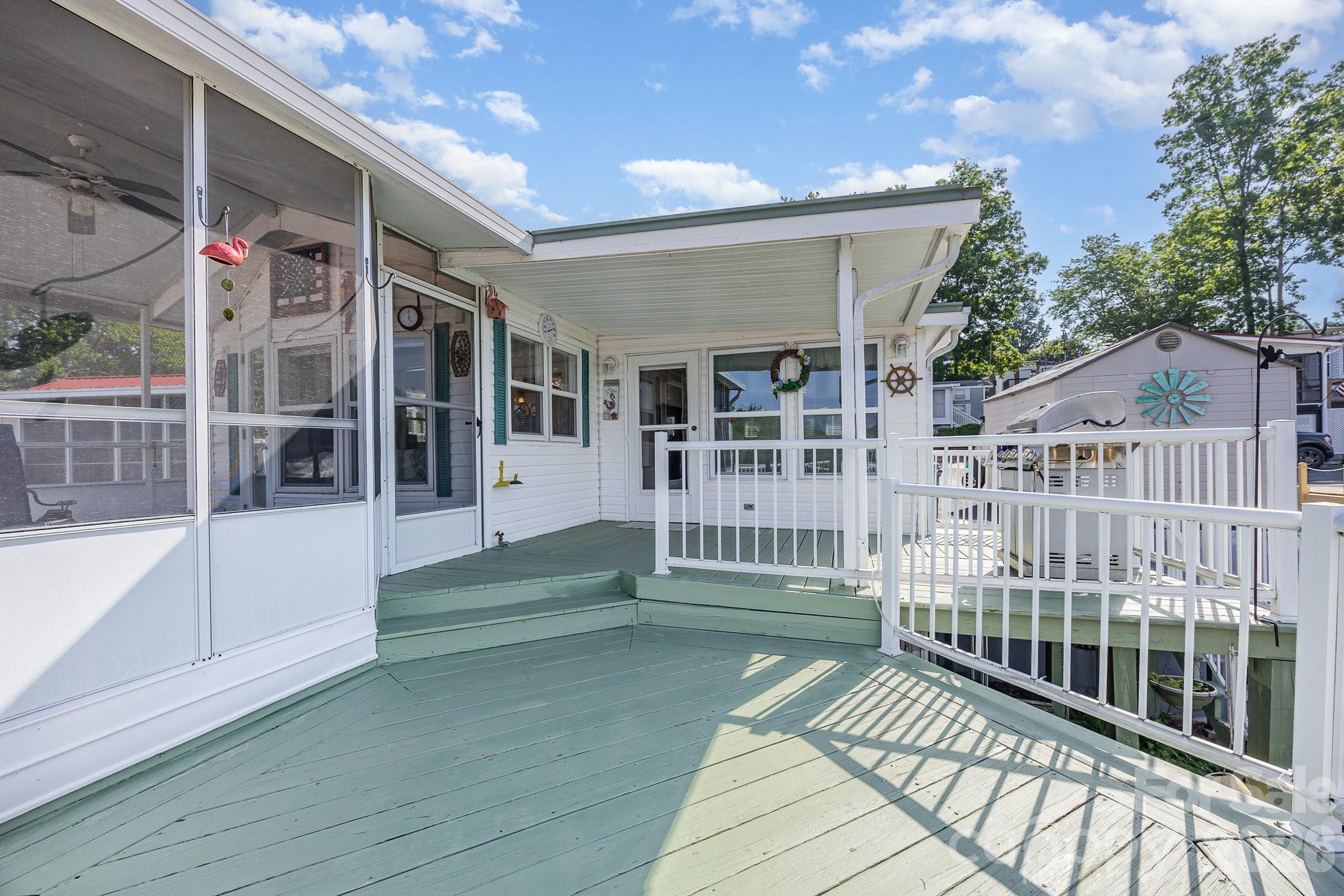 125 Maple Street — New London