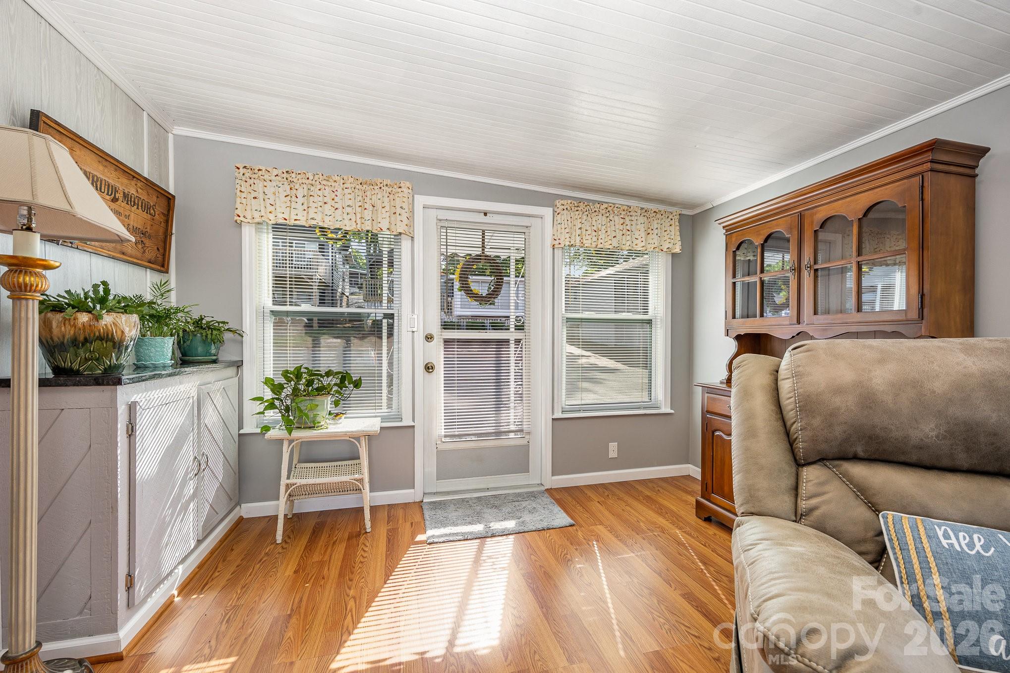 125 Maple Street — New London