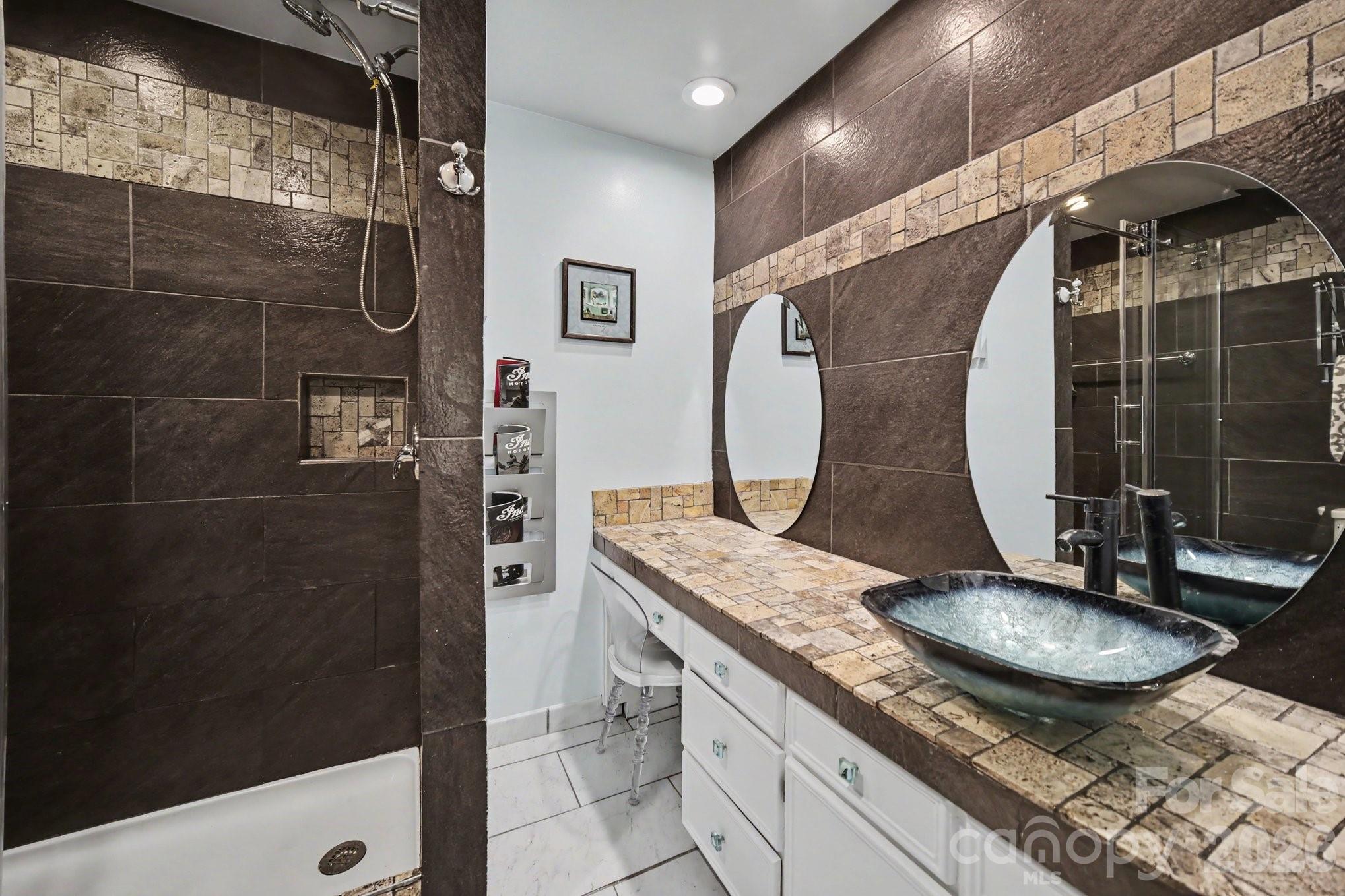 7108 Hollyhouse Drive — Charlotte
