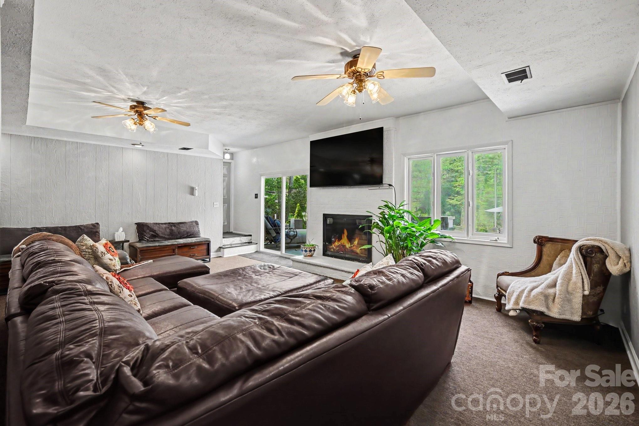 7108 Hollyhouse Drive — Charlotte