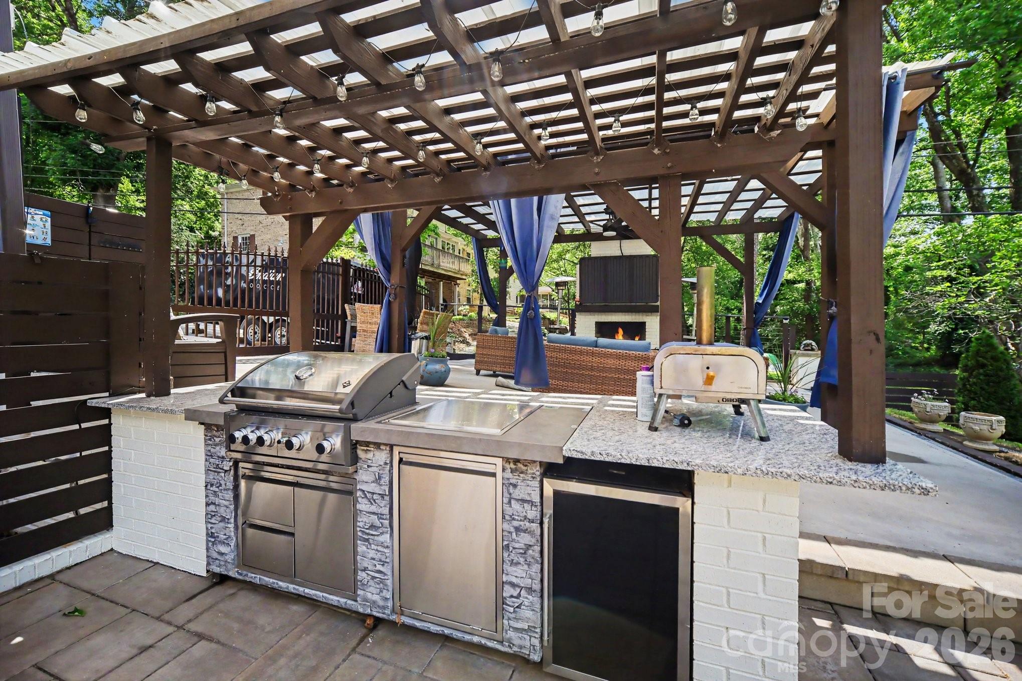 7108 Hollyhouse Drive — Charlotte