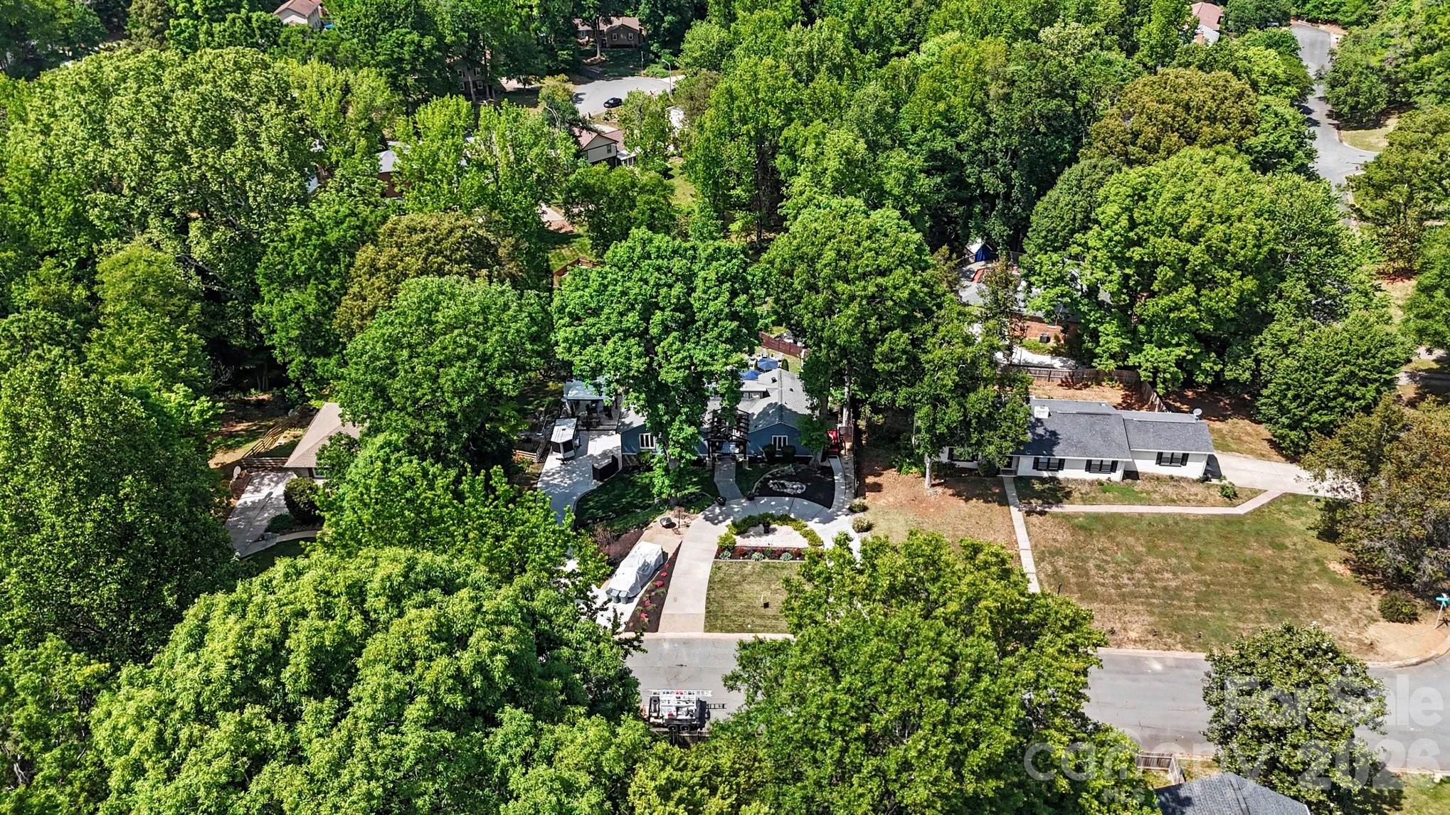 7108 Hollyhouse Drive — Charlotte