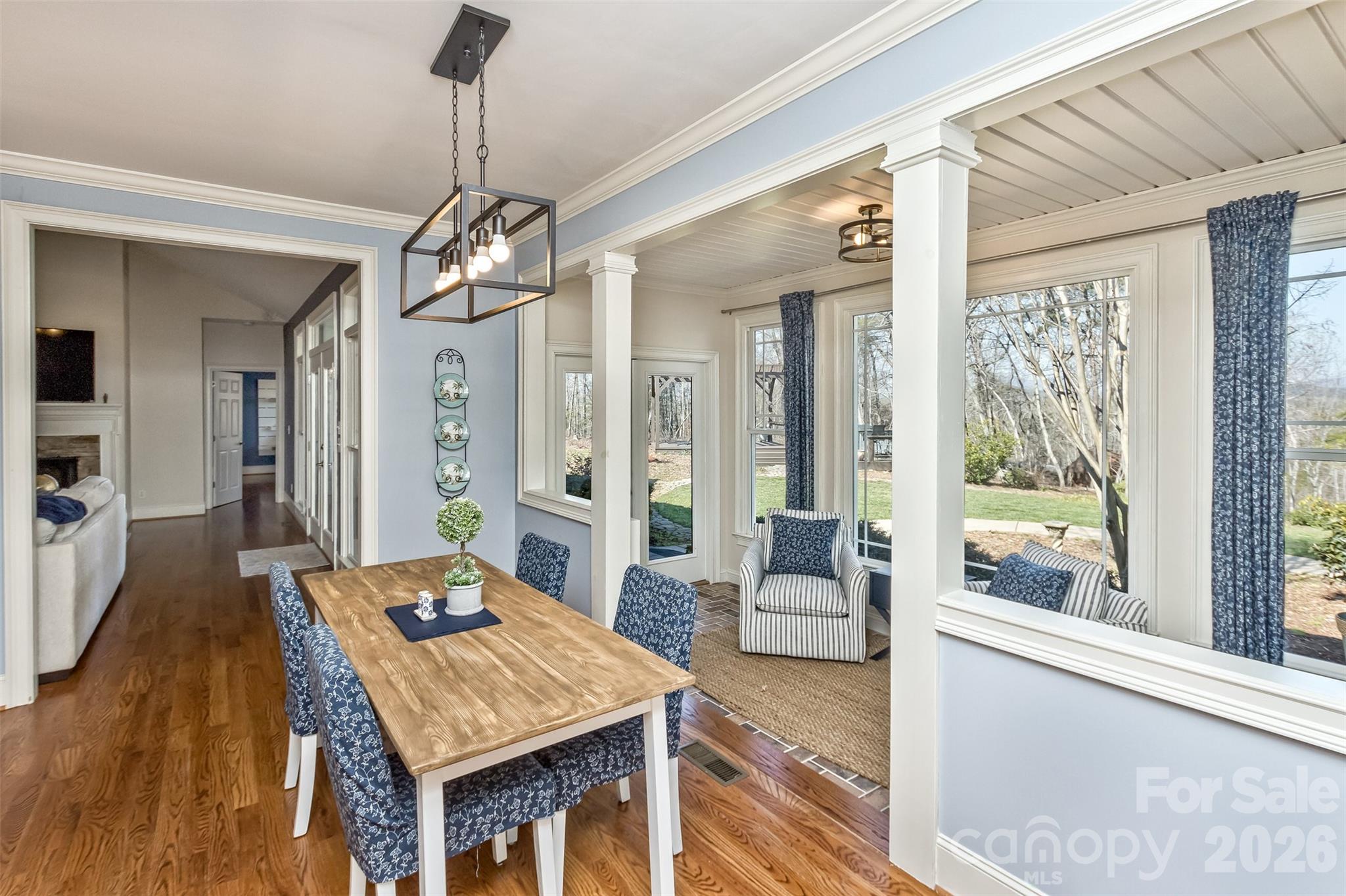 378 Collinsville Road — Columbus
