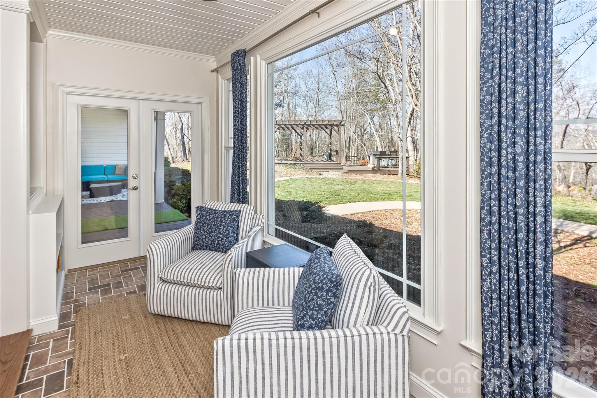 378 Collinsville Road — Columbus