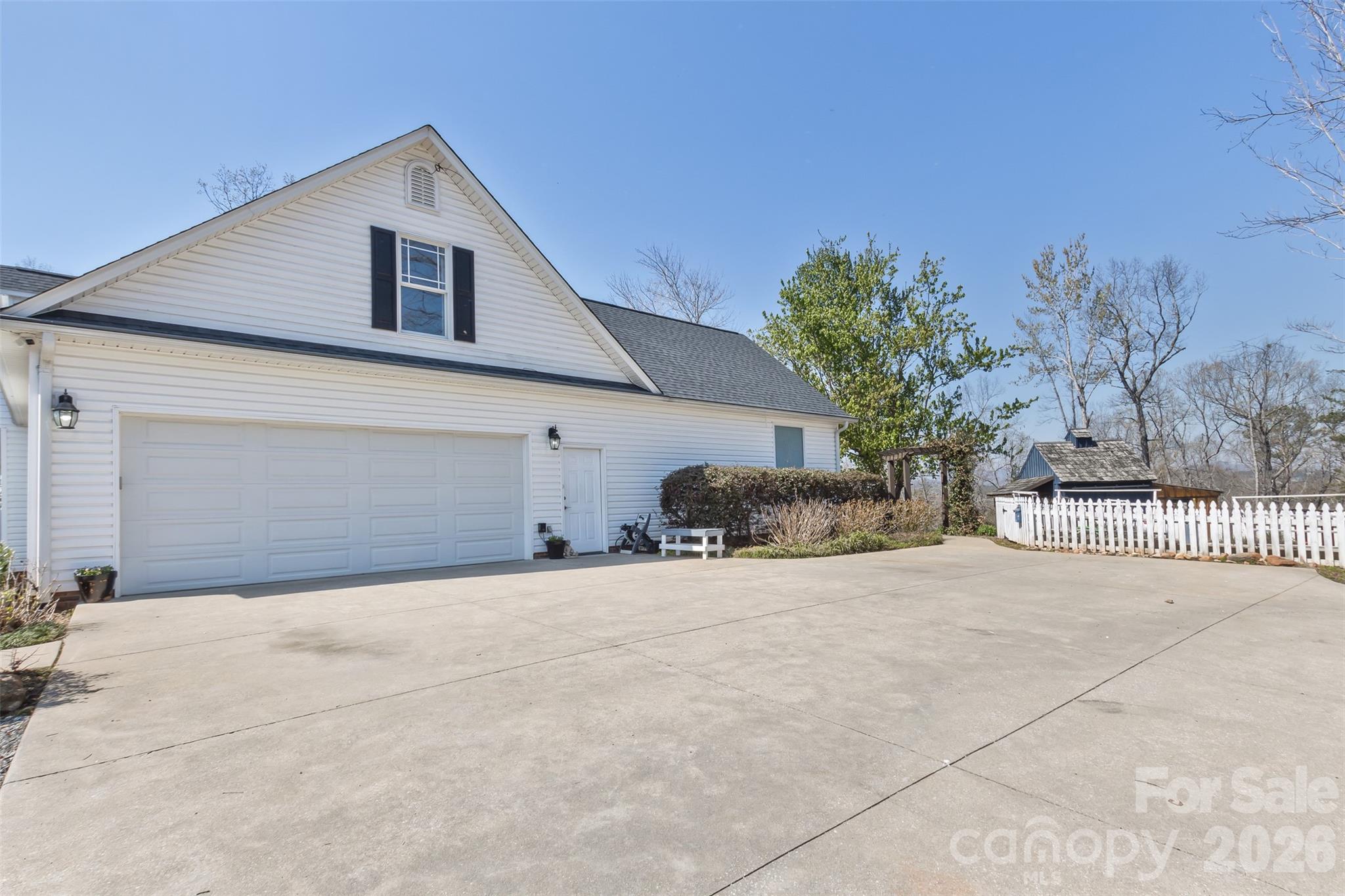 378 Collinsville Road — Columbus