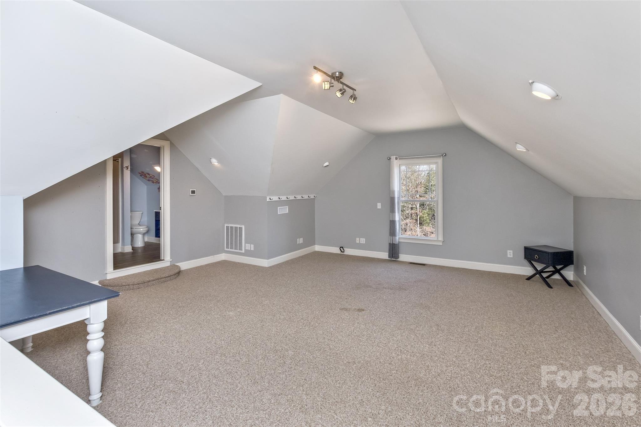 378 Collinsville Road — Columbus