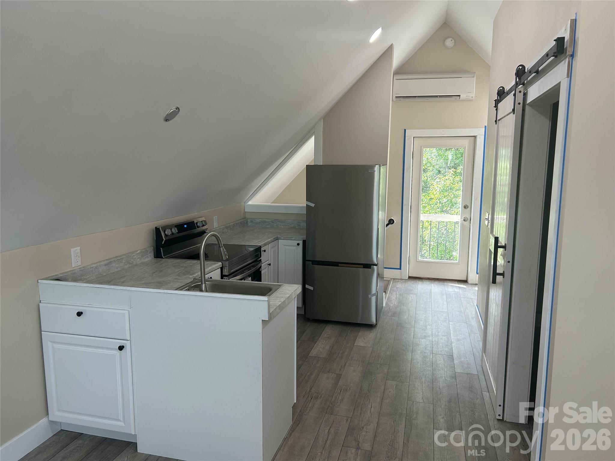 378 Collinsville Road — Columbus