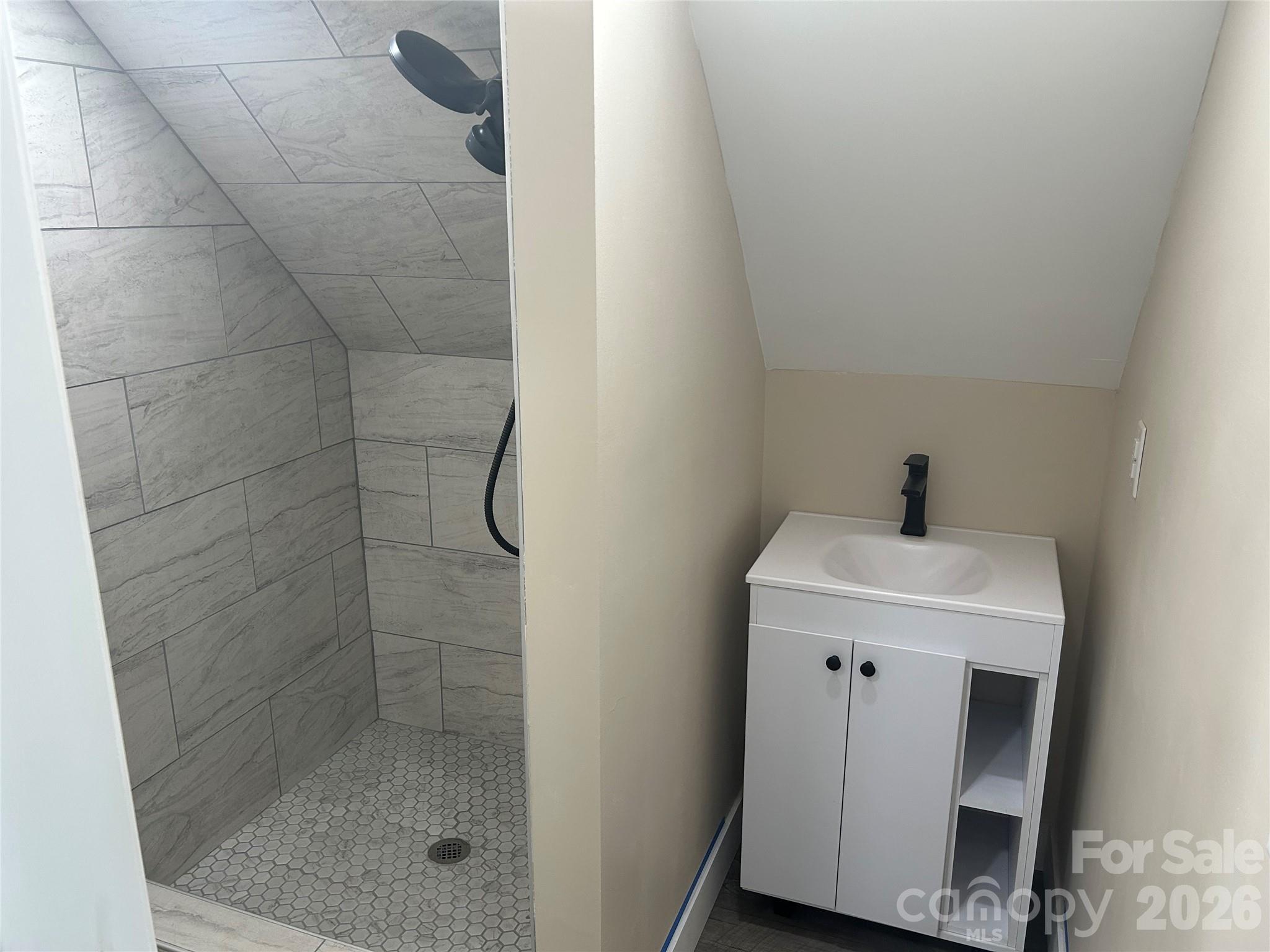 378 Collinsville Road — Columbus