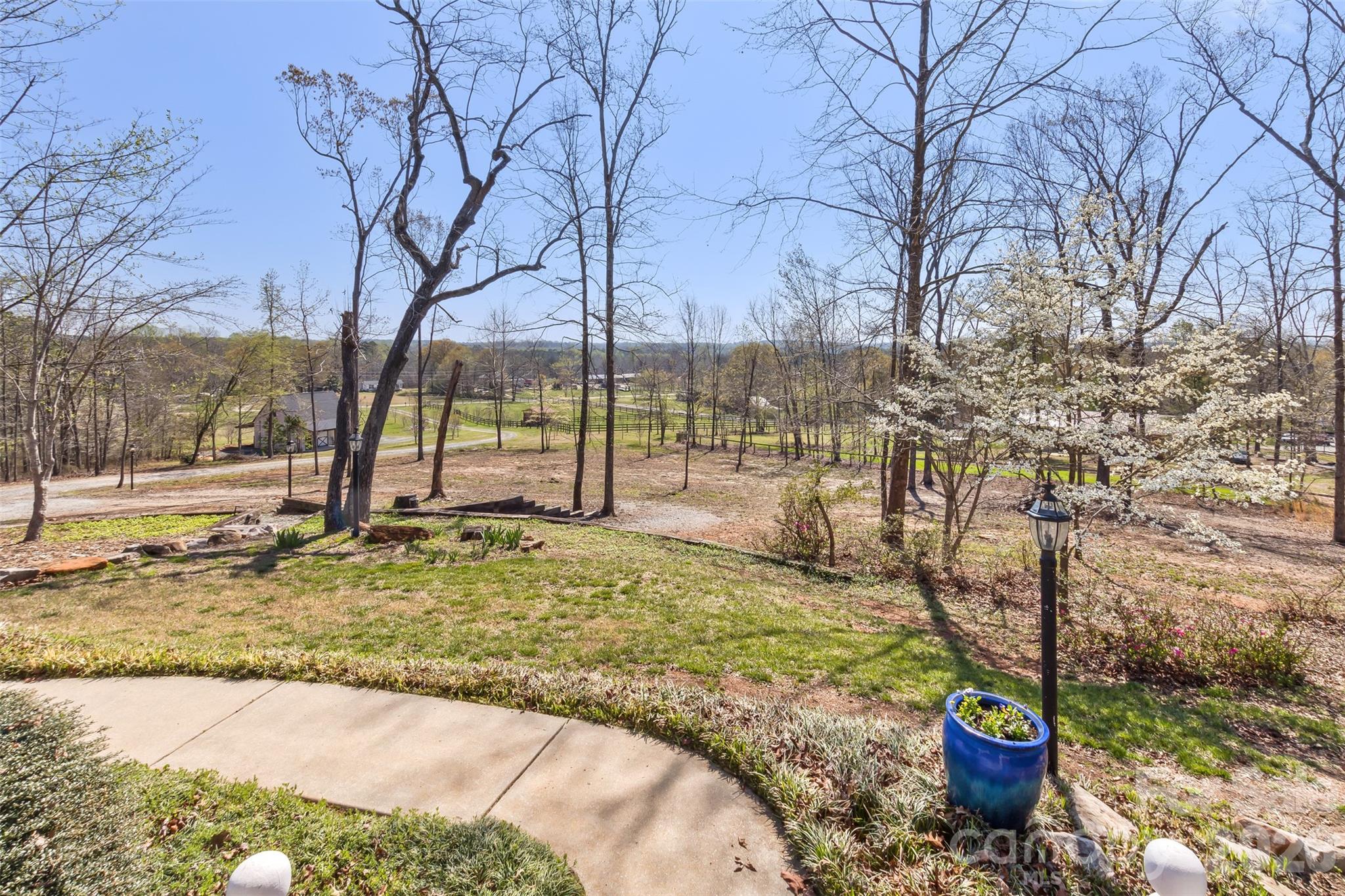 378 Collinsville Road — Columbus