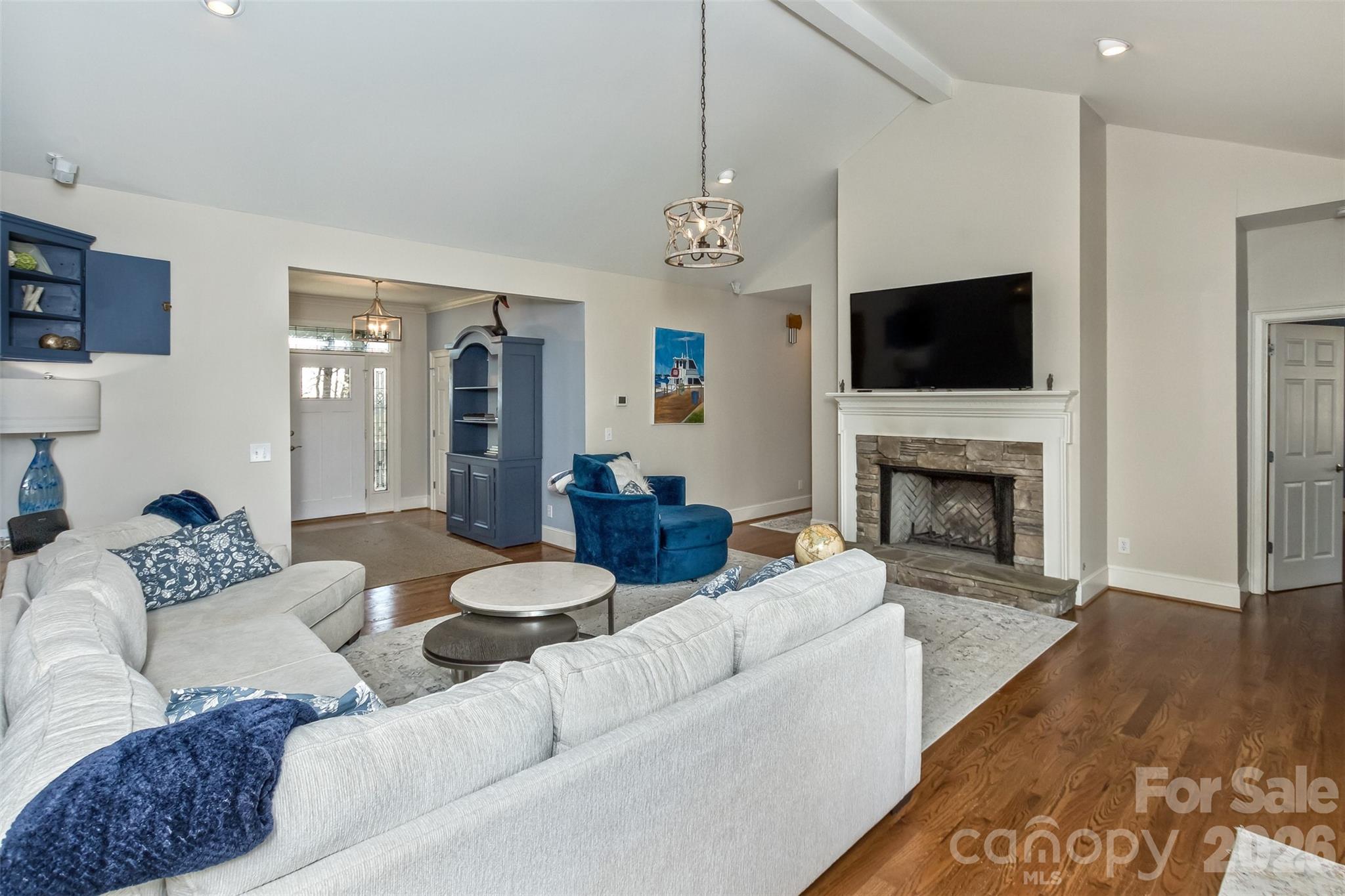 378 Collinsville Road — Columbus