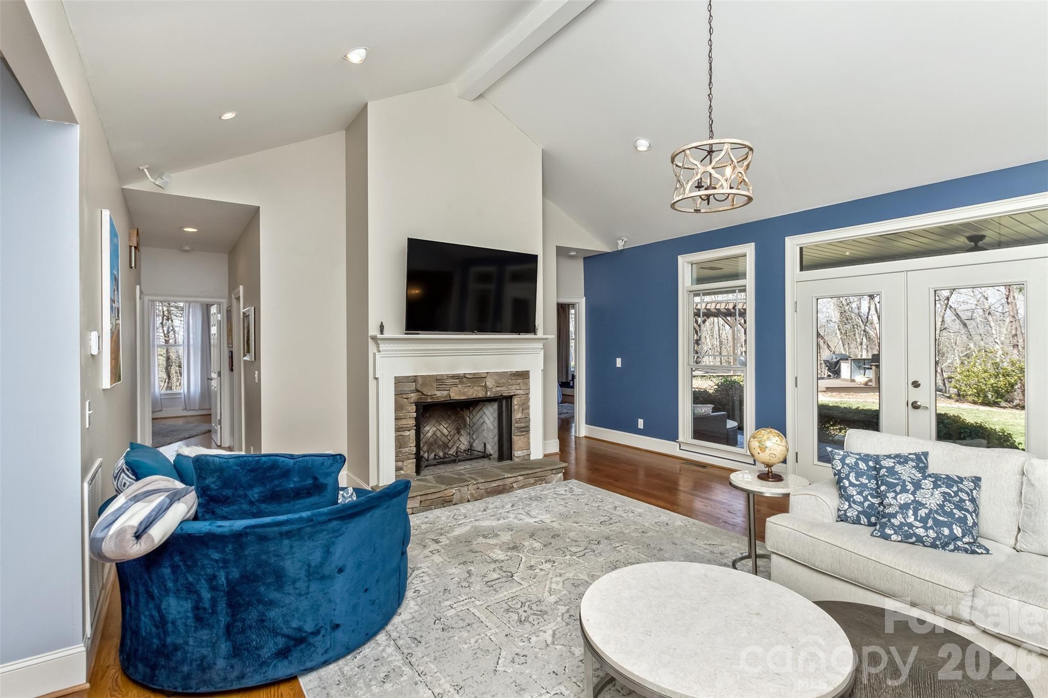 378 Collinsville Road — Columbus