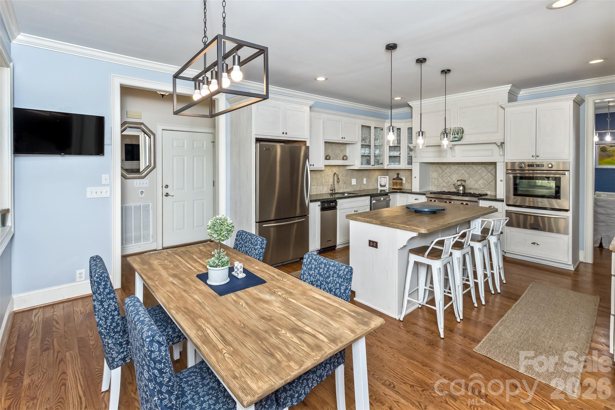 378 Collinsville Road — Columbus