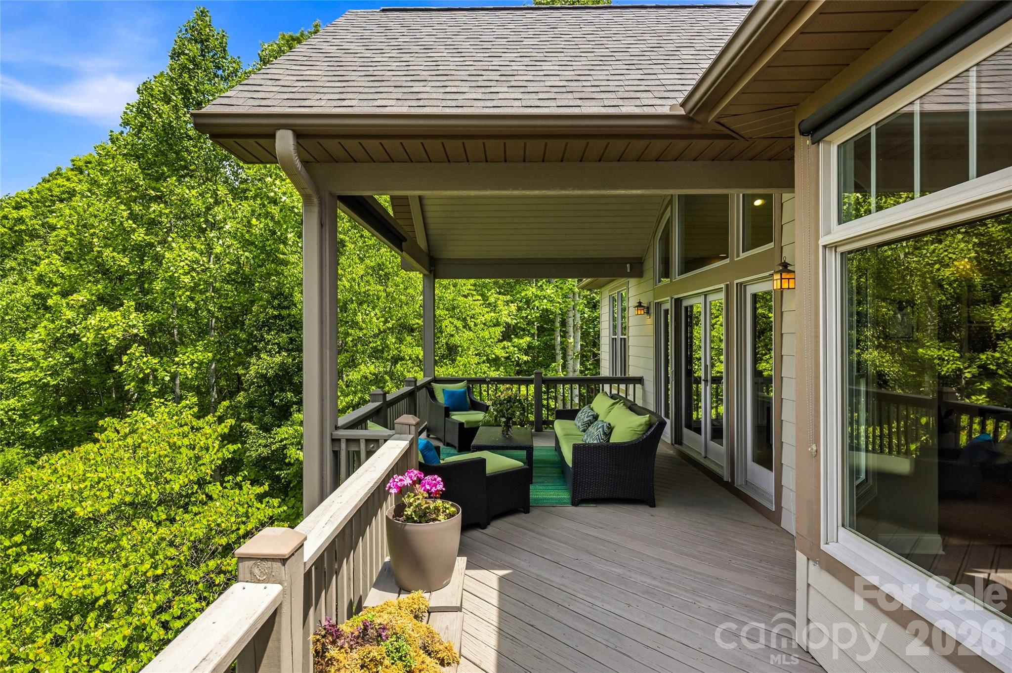 135 Crossvine Trail — Hendersonville
