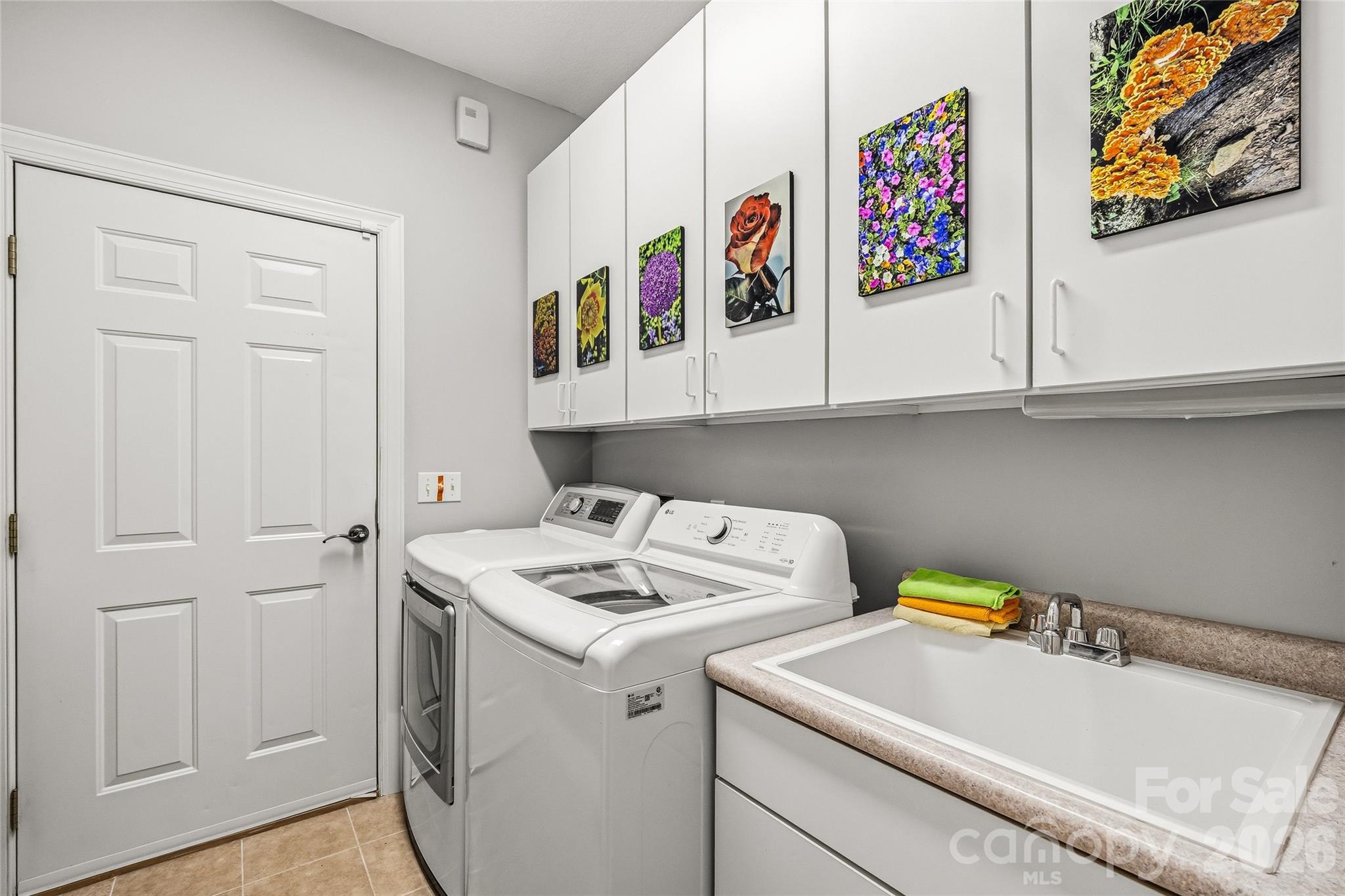 135 Crossvine Trail — Hendersonville