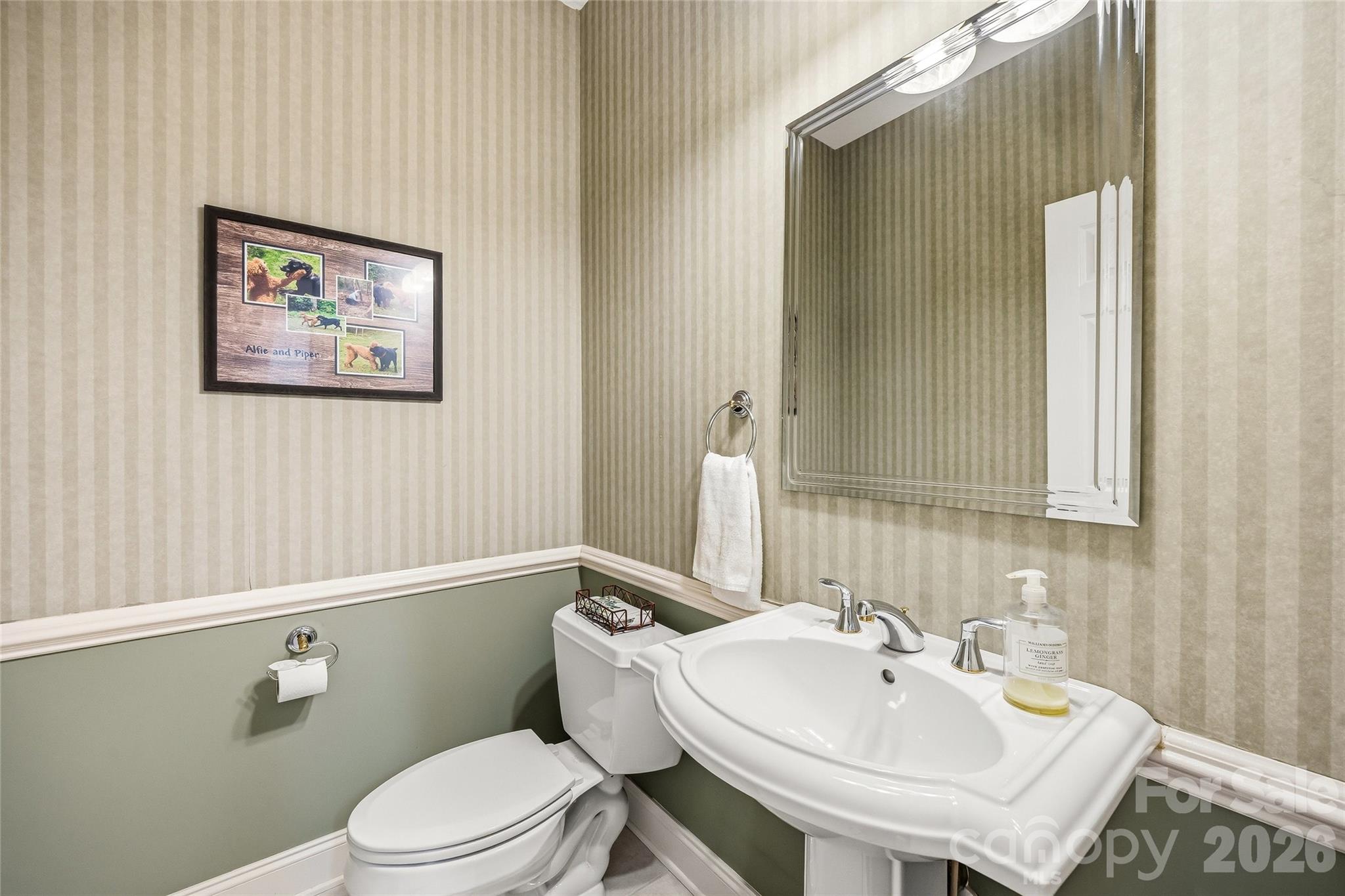 135 Crossvine Trail — Hendersonville