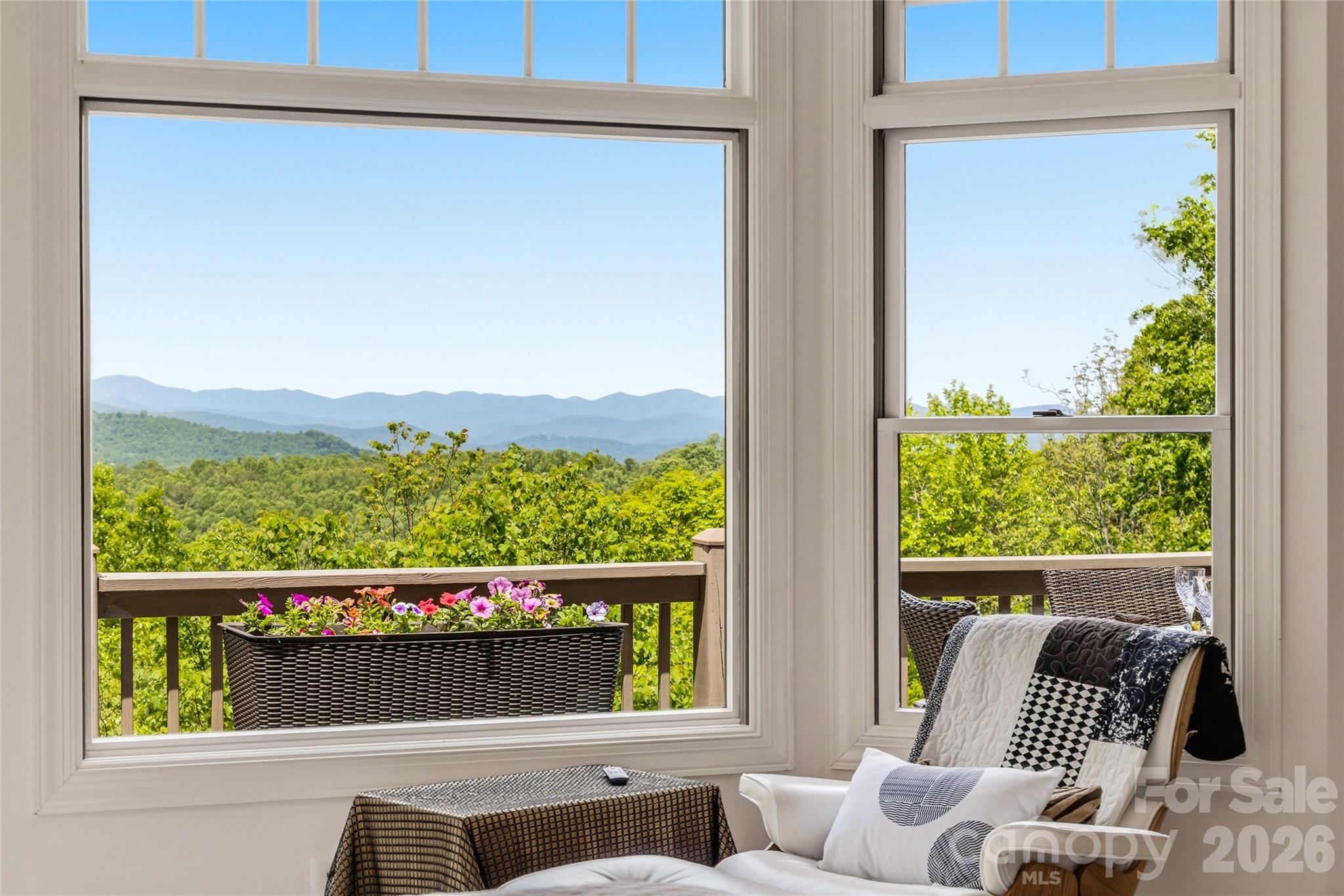 135 Crossvine Trail — Hendersonville