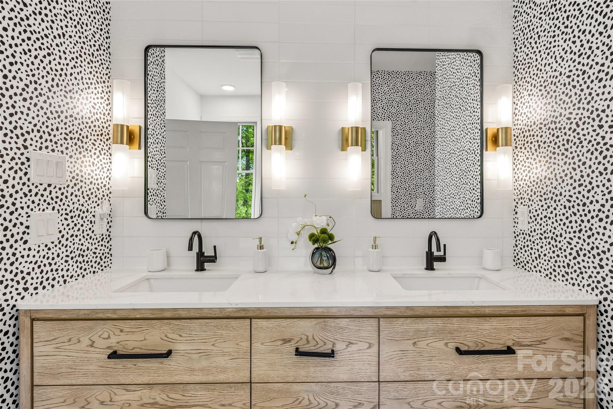 135 Crossvine Trail — Hendersonville