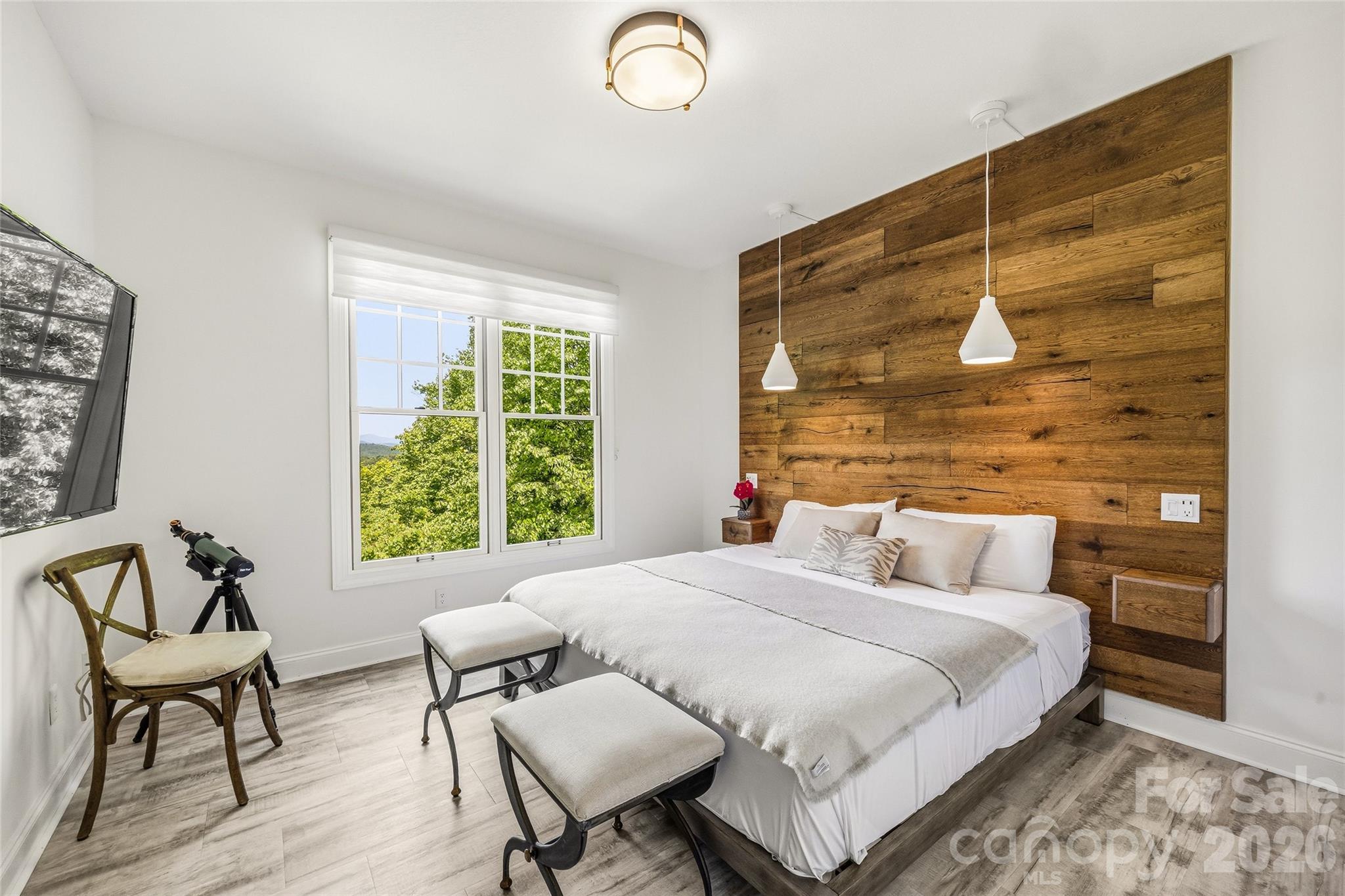 135 Crossvine Trail — Hendersonville