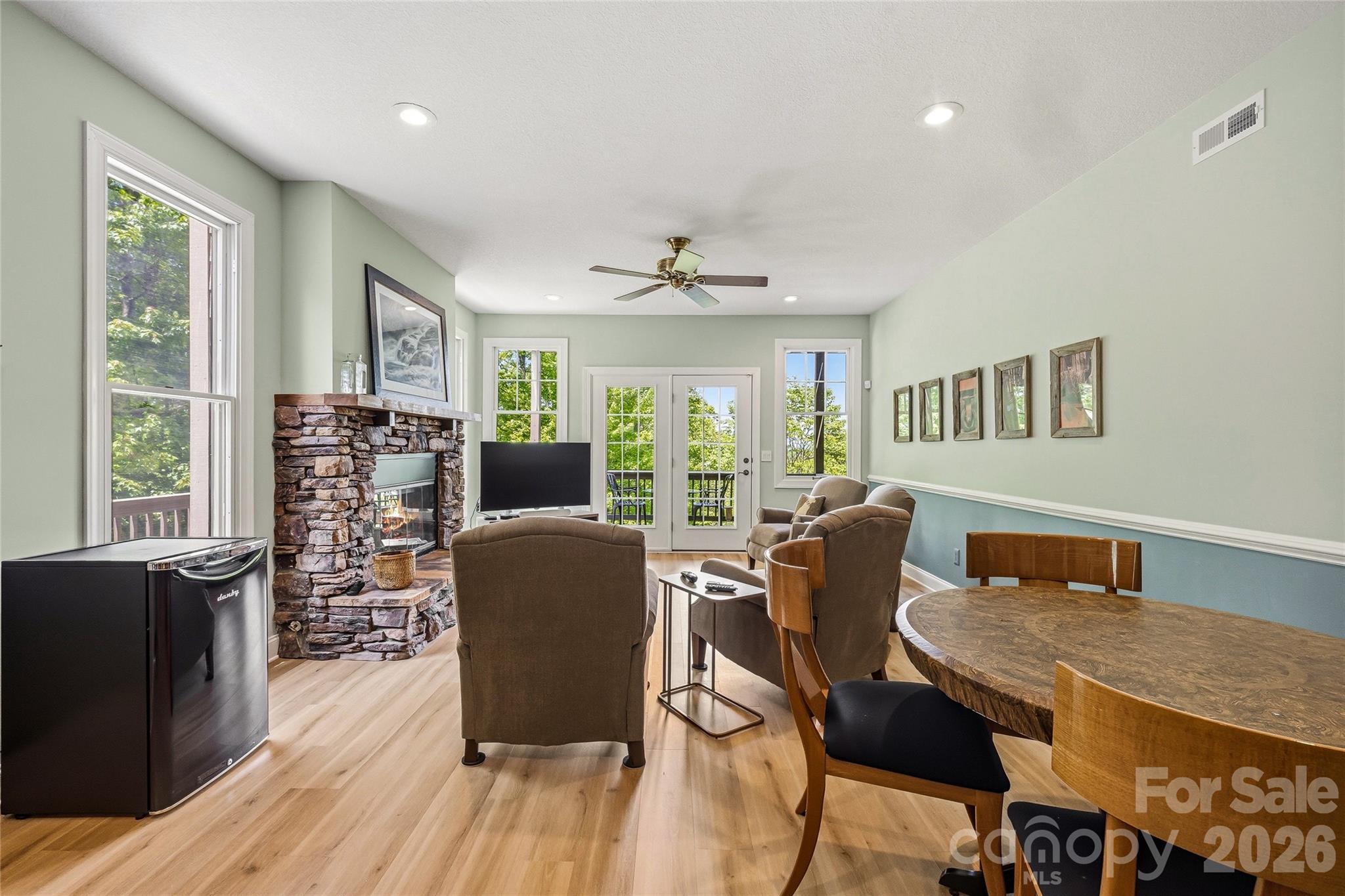 135 Crossvine Trail — Hendersonville