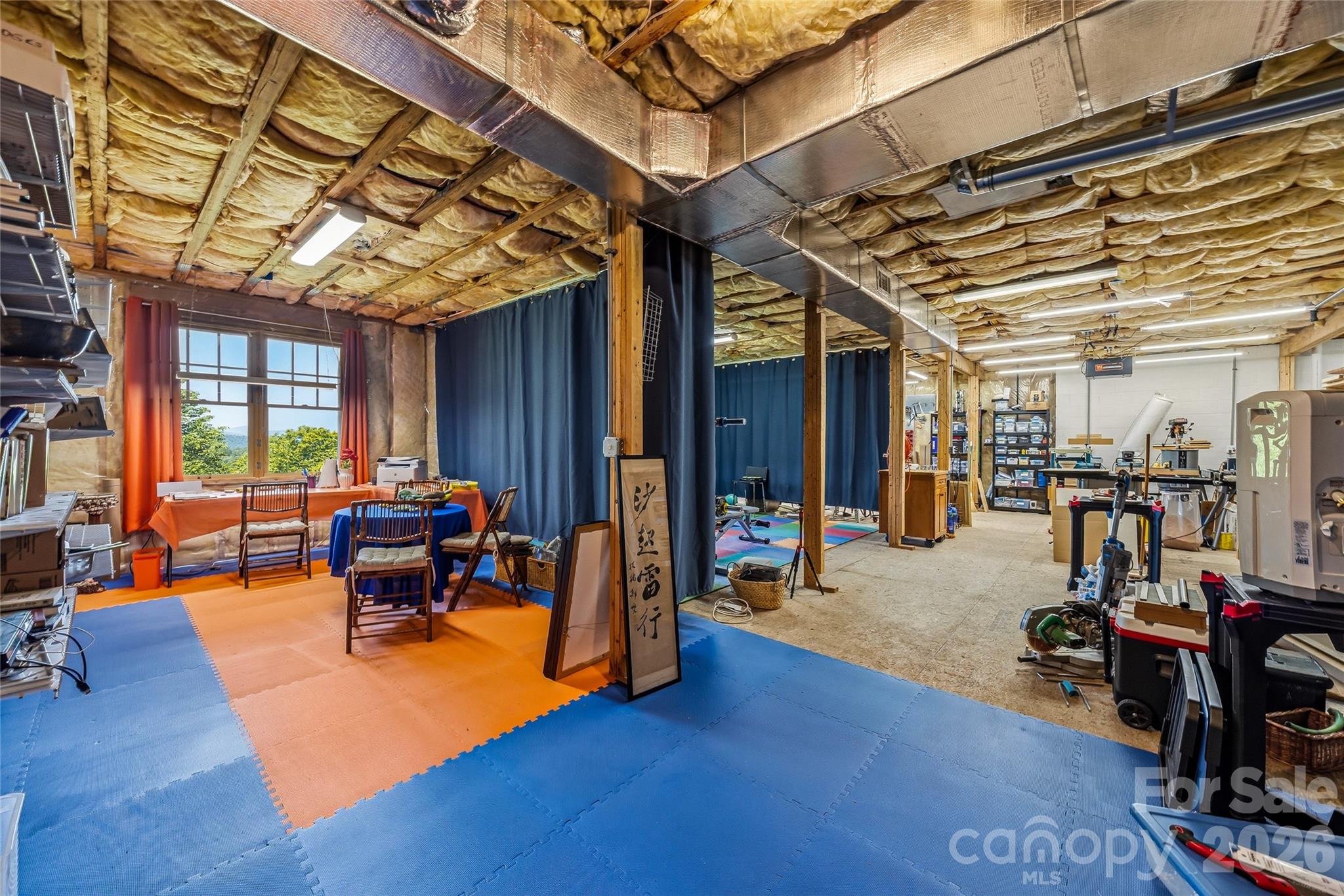 135 Crossvine Trail — Hendersonville