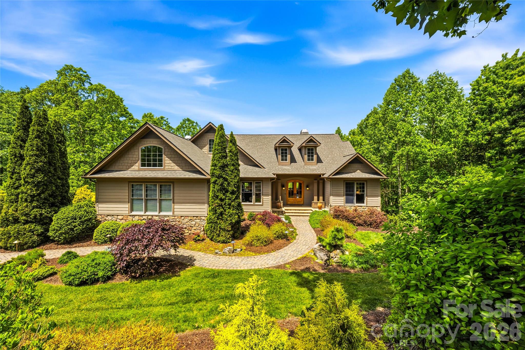 135 Crossvine Trail — Hendersonville