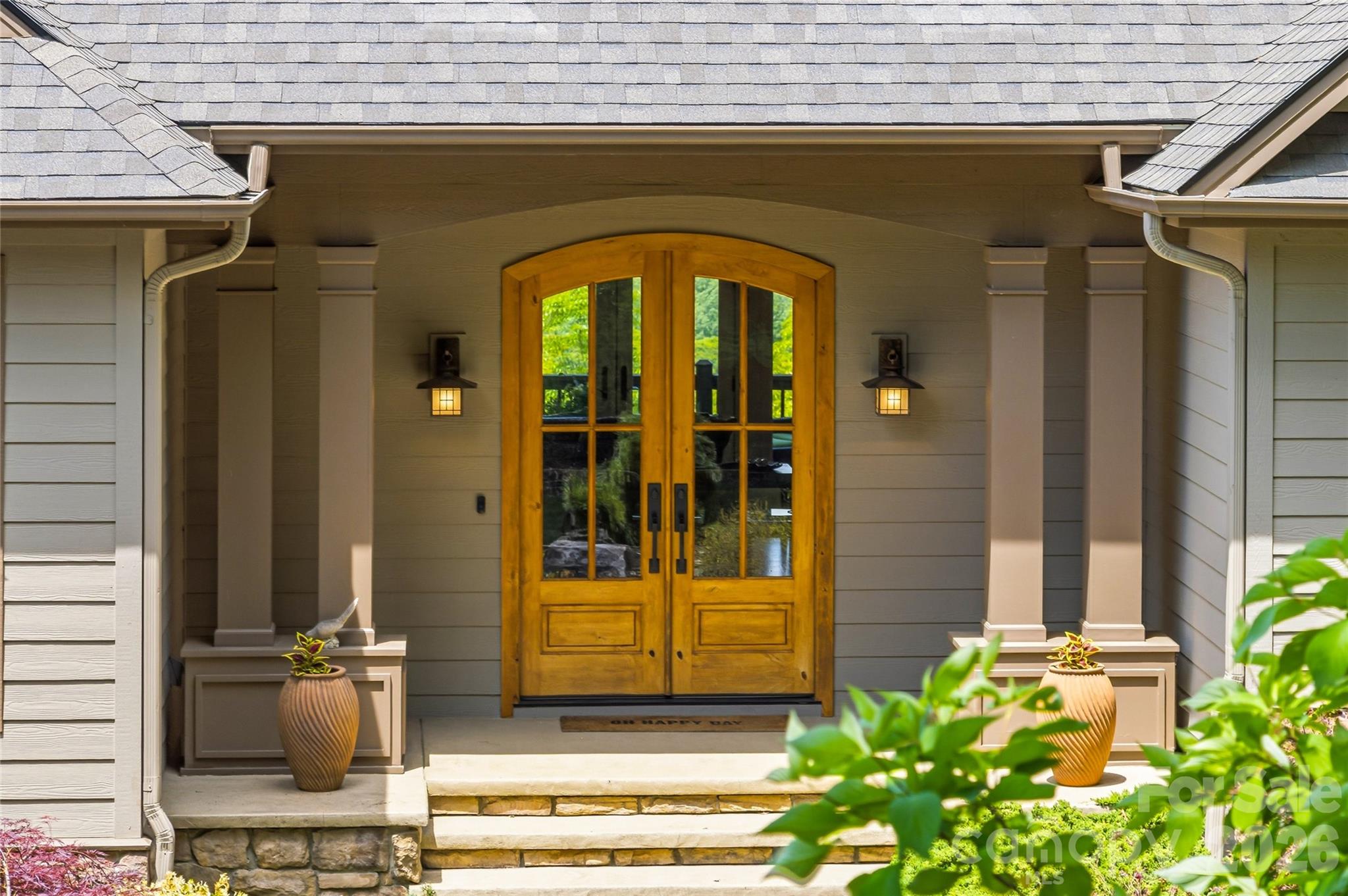 135 Crossvine Trail — Hendersonville