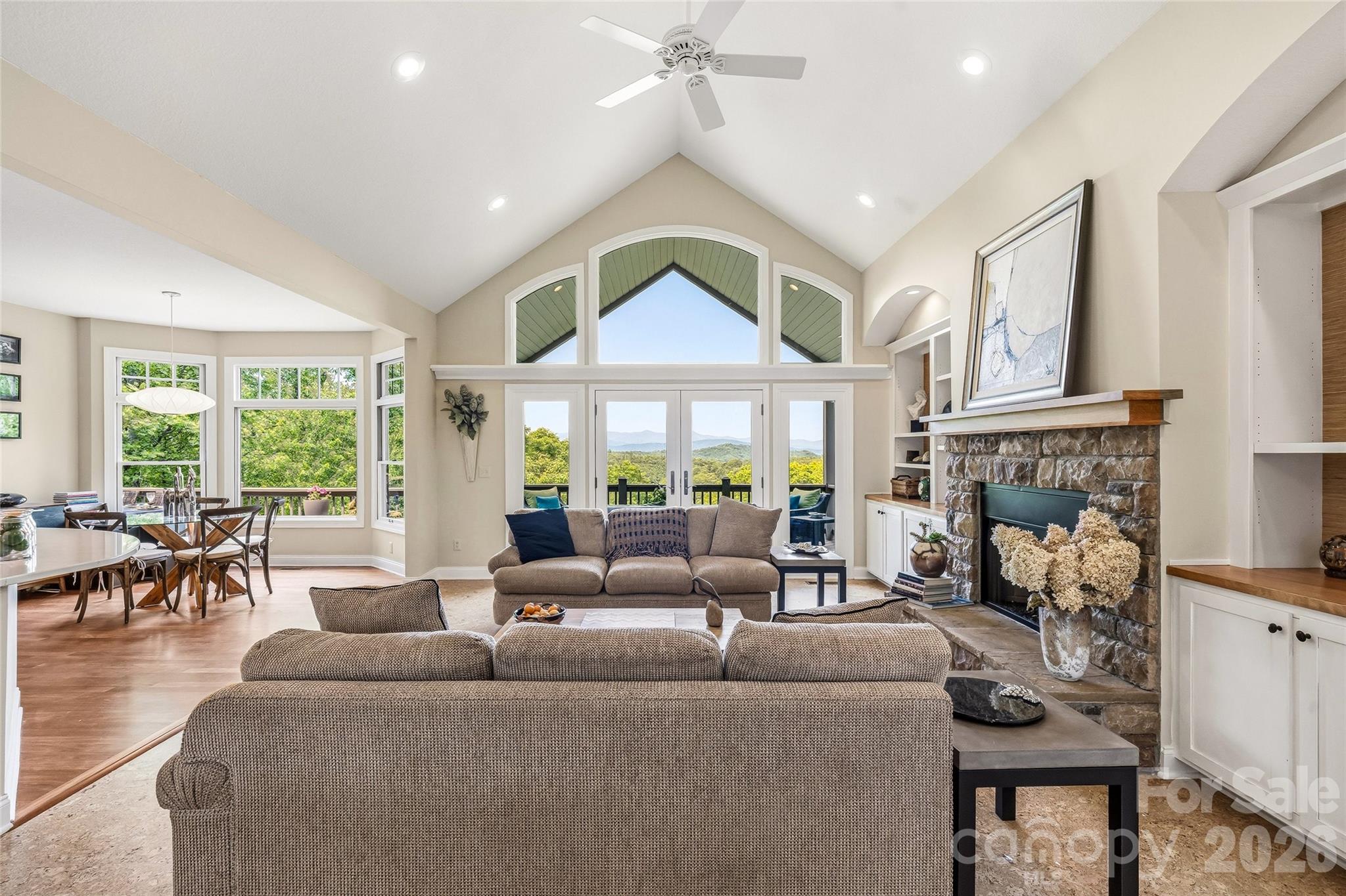 135 Crossvine Trail — Hendersonville