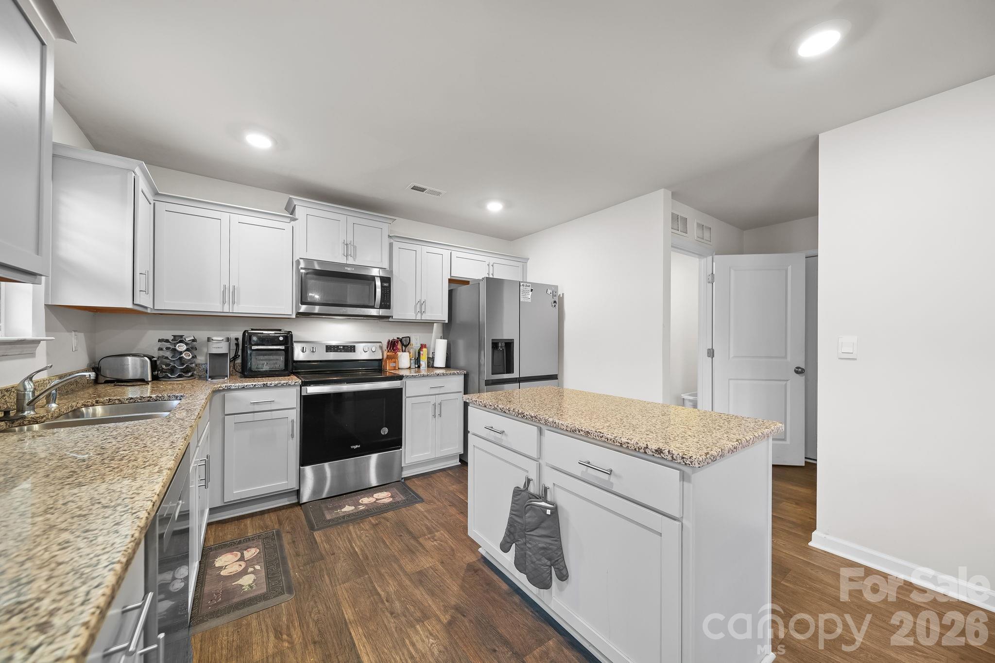 2130 Eastway Drive — Dallas