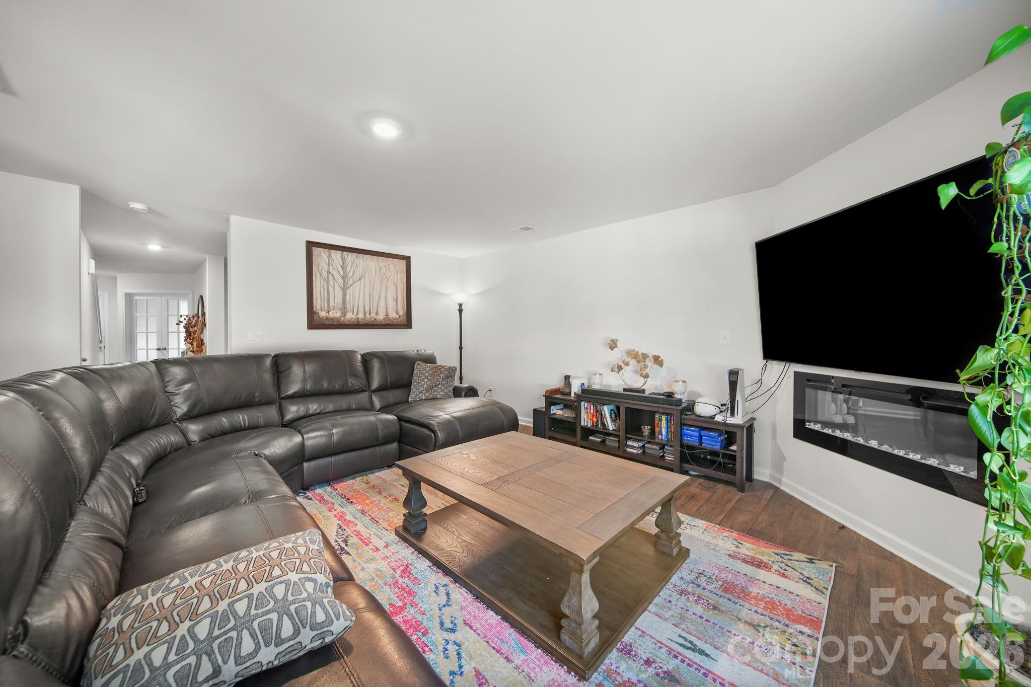 2130 Eastway Drive — Dallas